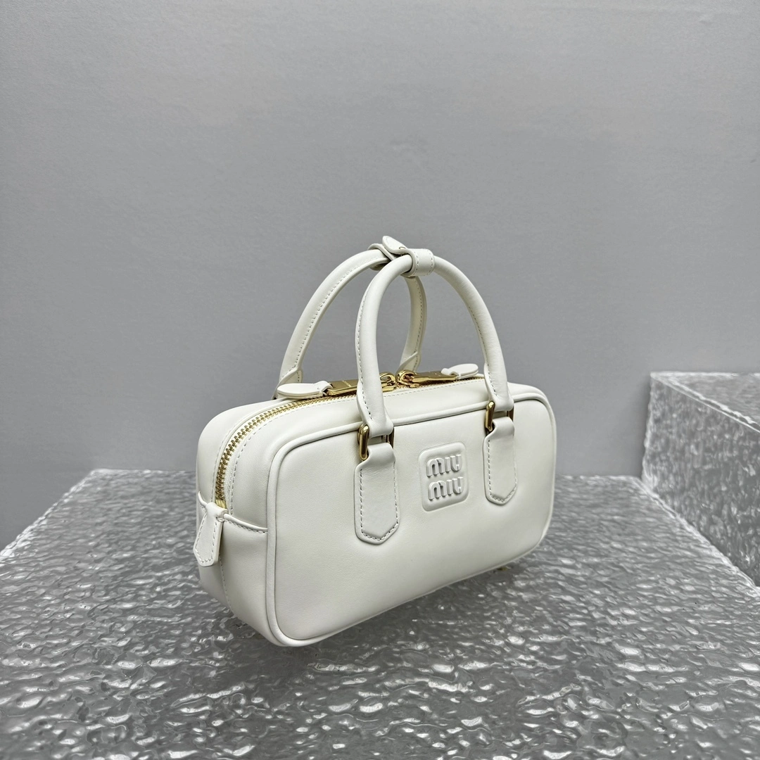 MOMO- 7iu7iu 5BB142_ACR3_F0K74_V_OON high quality version Softy Padded item:E-B664G2017