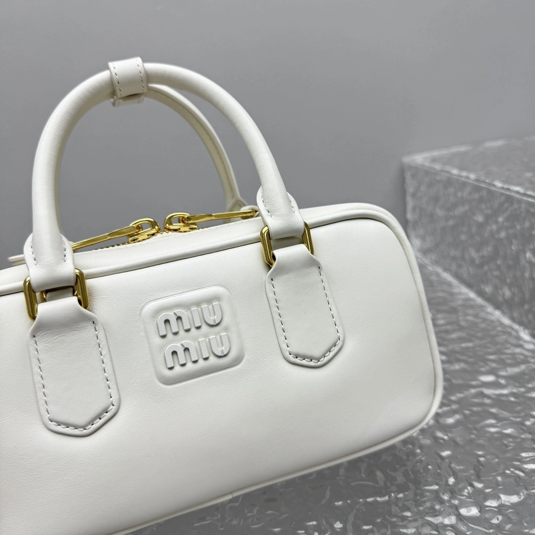 MOMO- 7iu7iu 5BB142_ACR3_F0K74_V_OON high quality version Softy Padded item:E-B664G2017