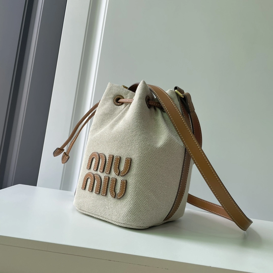 7iu7iu 5BE090_2CRN_F062F_V_OLO Calfskin item:DT-B225H0111