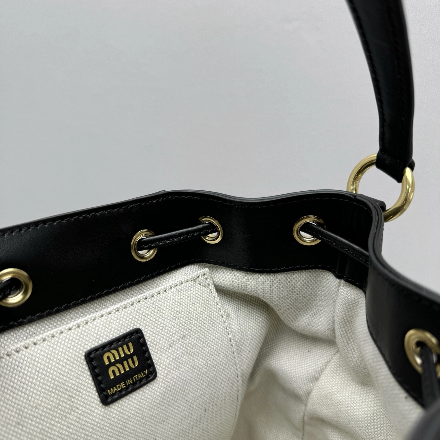 MOMO- 7iu7iu 5BZ042_2CRW_F0002_V_OOO high quality version 25ss cowhide item:E-B664G2077