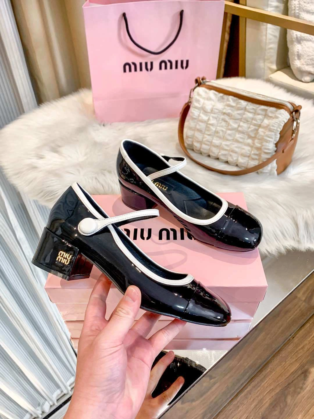 7iu7iu 5I435E_06E_F0967_F_A035 Heel height：4CM item:ET-X234E0704W