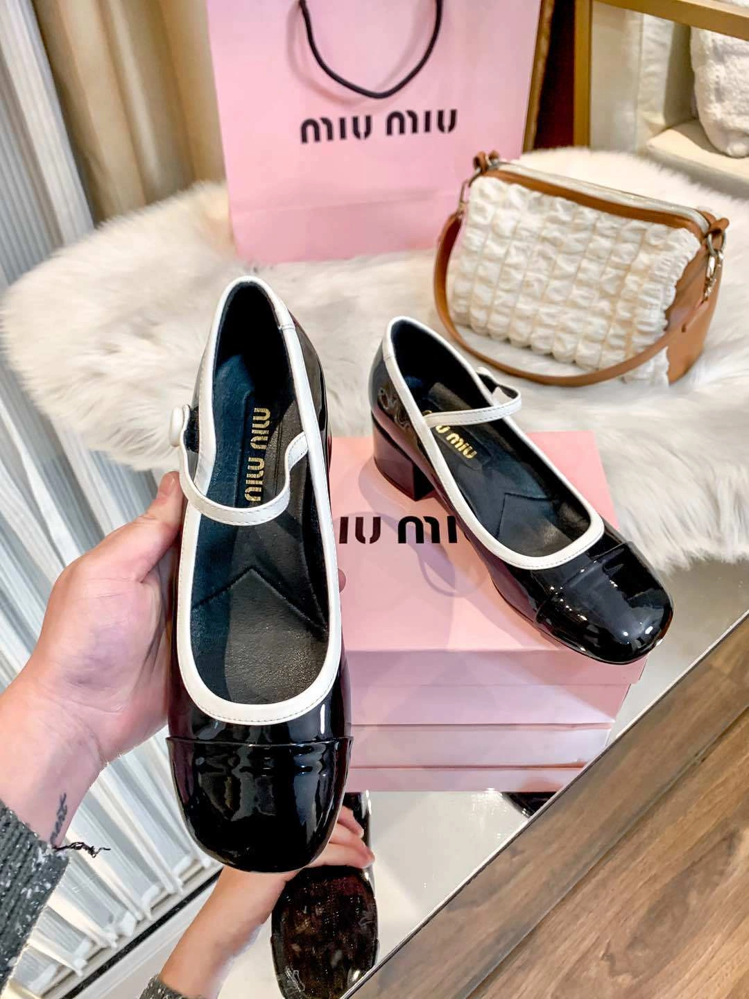 7iu7iu 5I435E_06E_F0967_F_A035 Heel height：4CM item:ET-X234E0704W