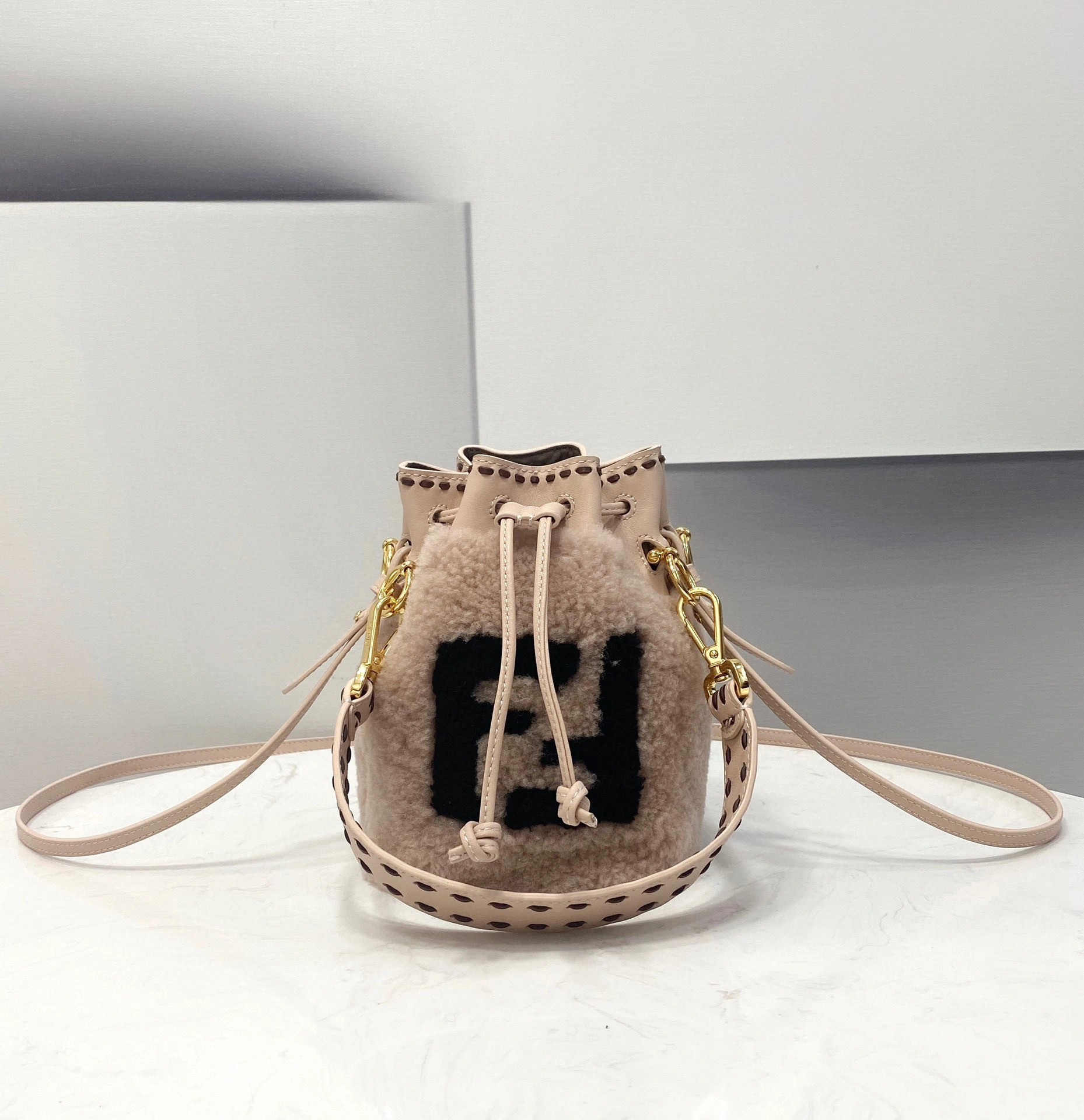 8519 item:B-B000B2445