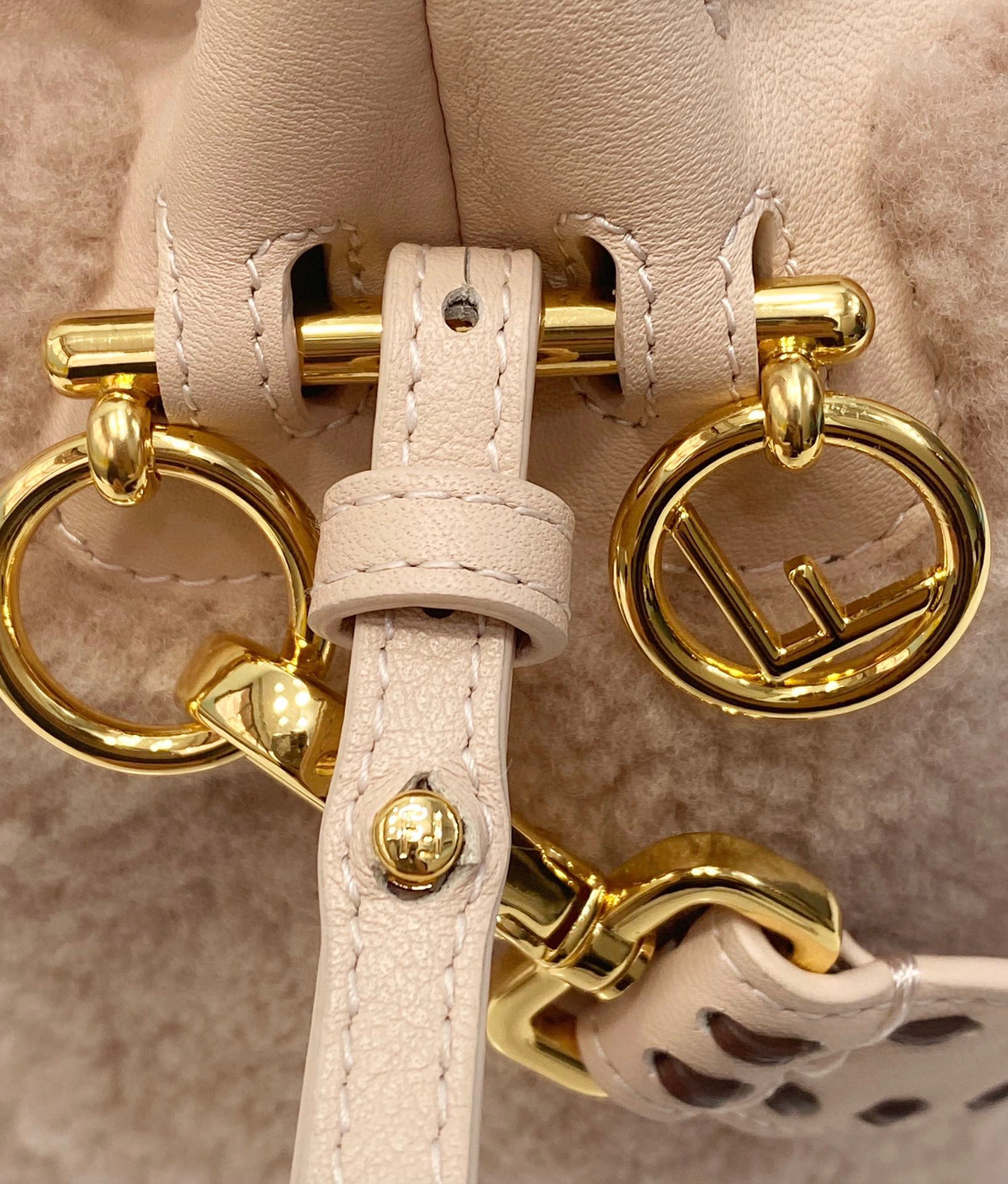 8519 item:B-B000B2445