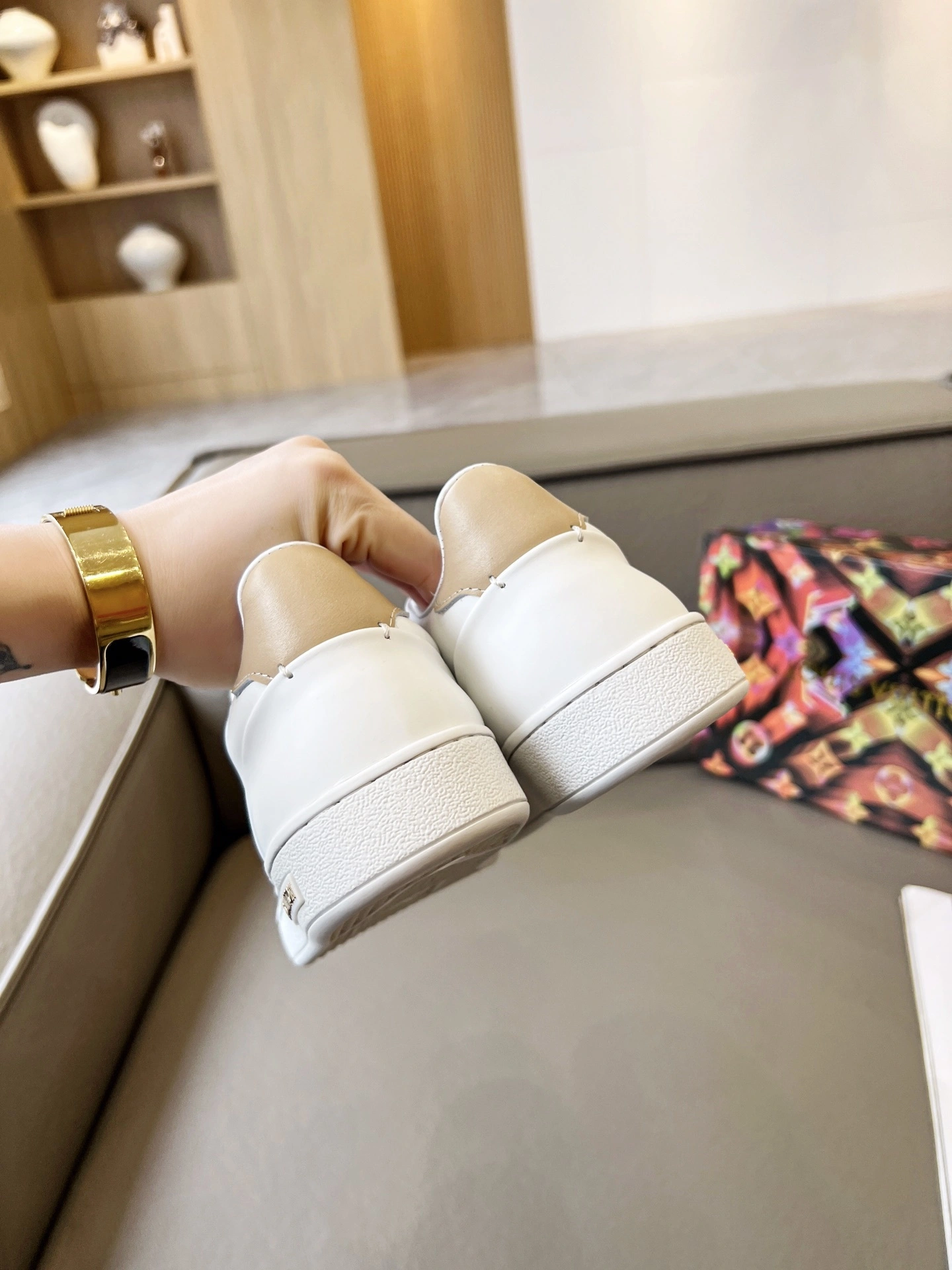 8V 1AAWEZ Calfskin item:DT-X000H2901