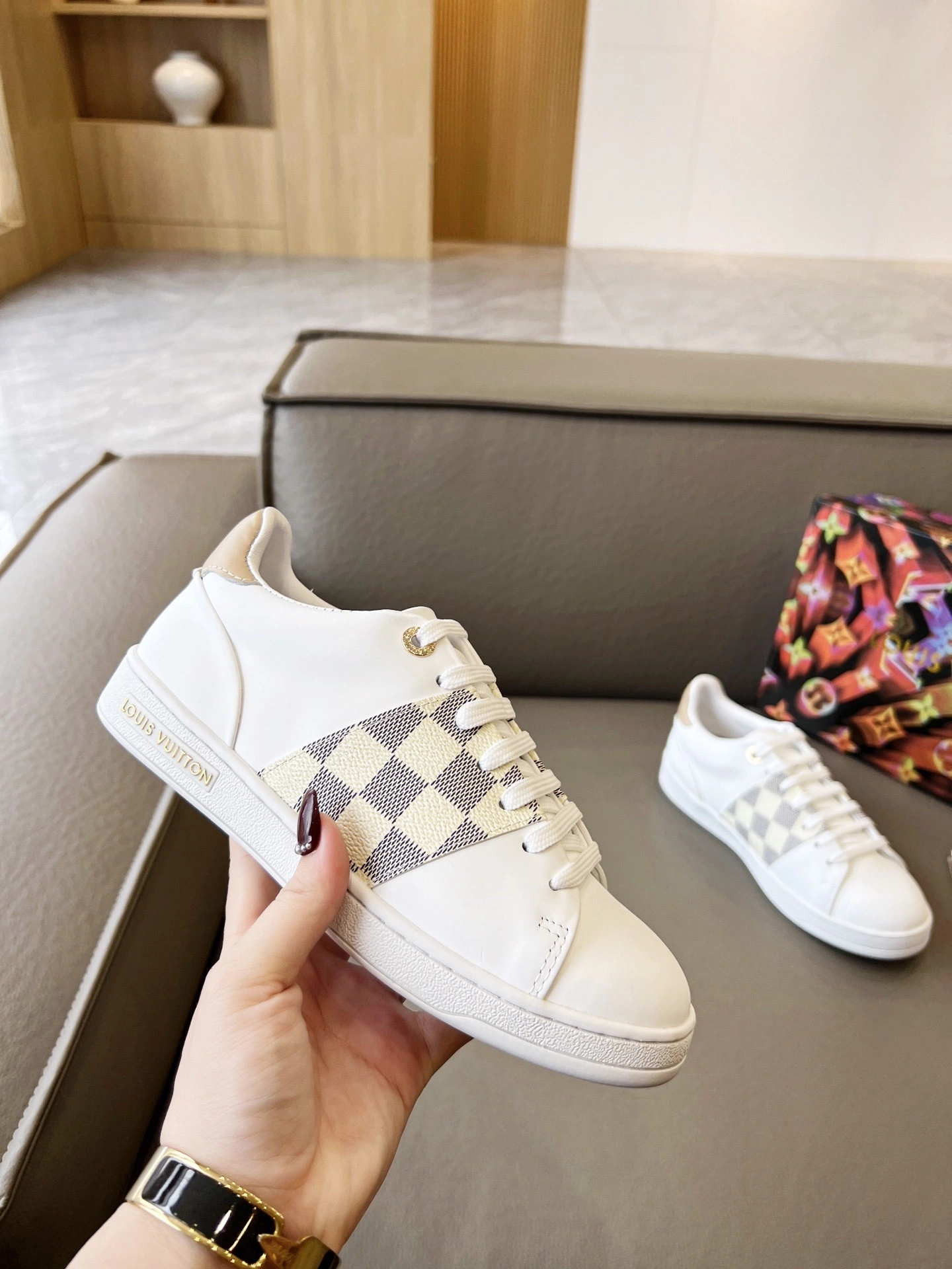 8V 1AAWEZ Calfskin item:DT-X000H2901