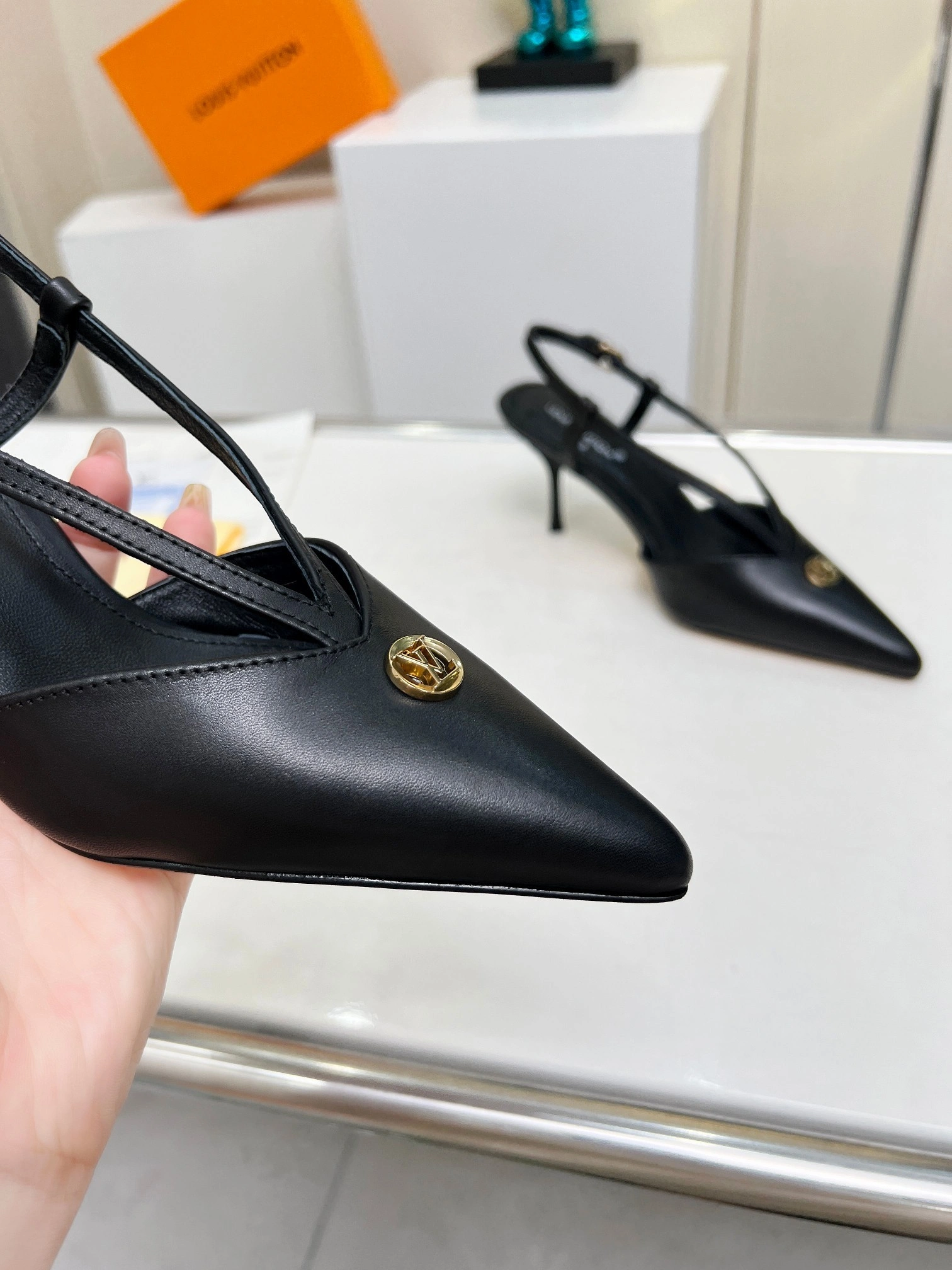 8V 1ACLDU Heel height： 7CM Calfskin sheepskin item:DT-X281L1903