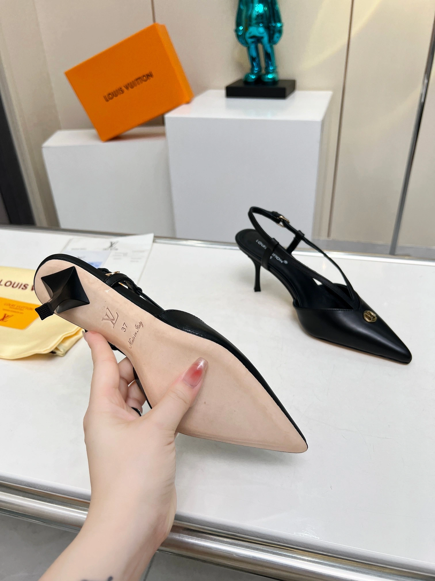 8V 1ACLDU Heel height： 7CM Calfskin sheepskin item:DT-X281L1903