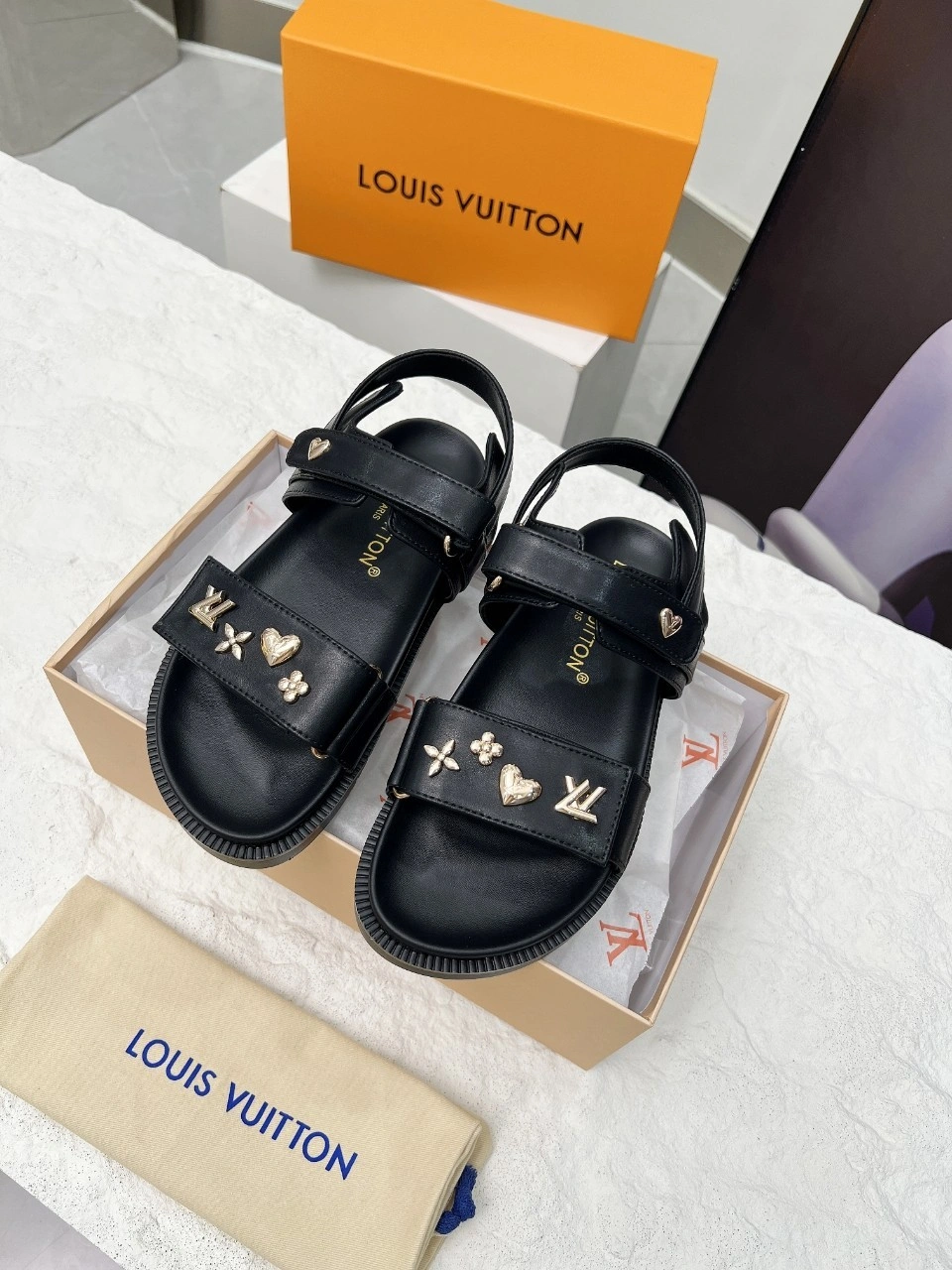 8V 1AD1E0 Calfskin sheepskin Thick soles：4CM item:DT-X000I0315