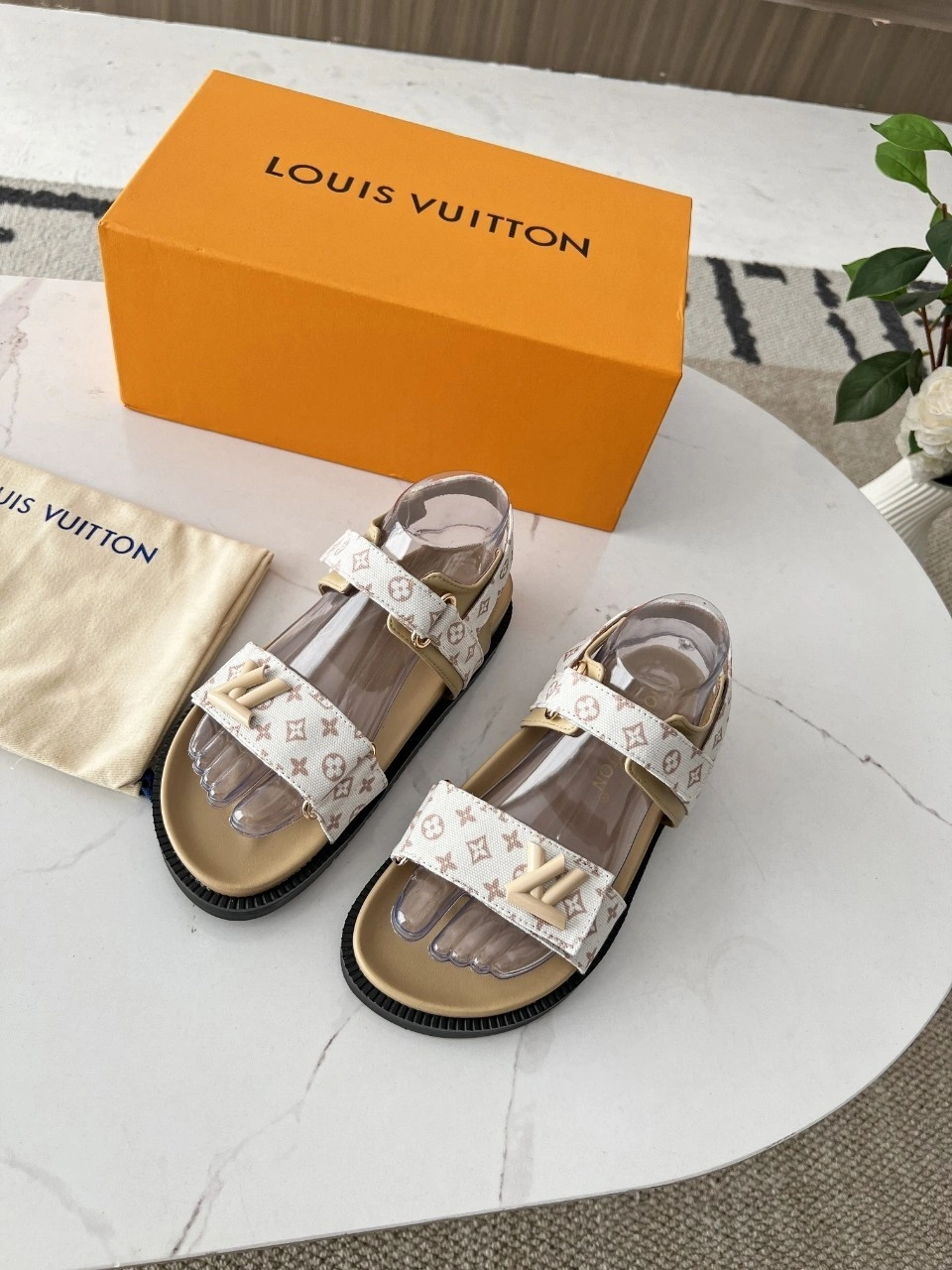 8V 1ADBQ1 Waterproof：4CM Calfskin sheepskin item:DT-X000L1901