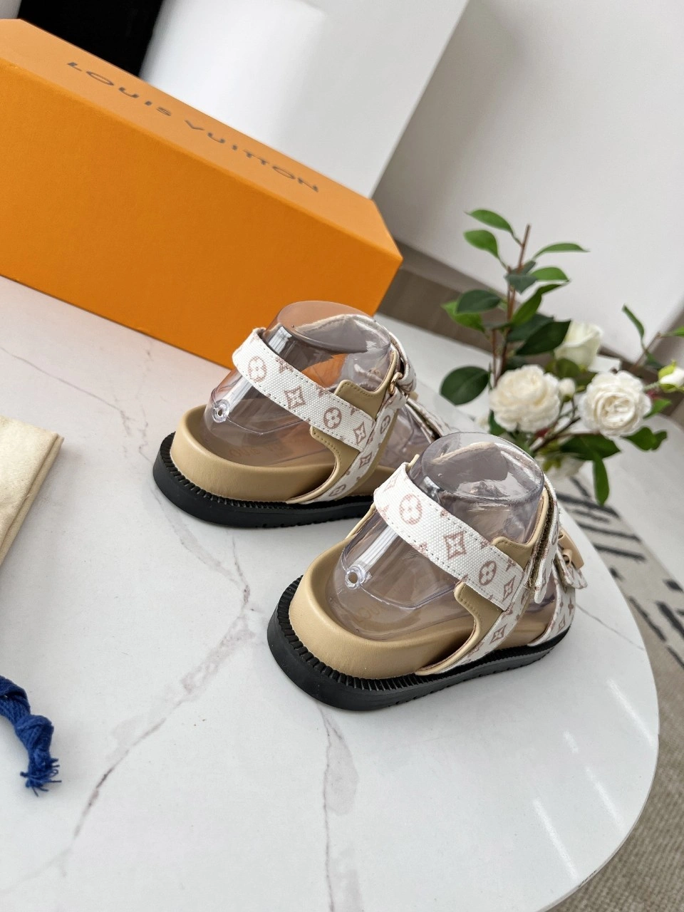8V 1ADBQ1 Waterproof：4CM Calfskin sheepskin item:DT-X000L1901