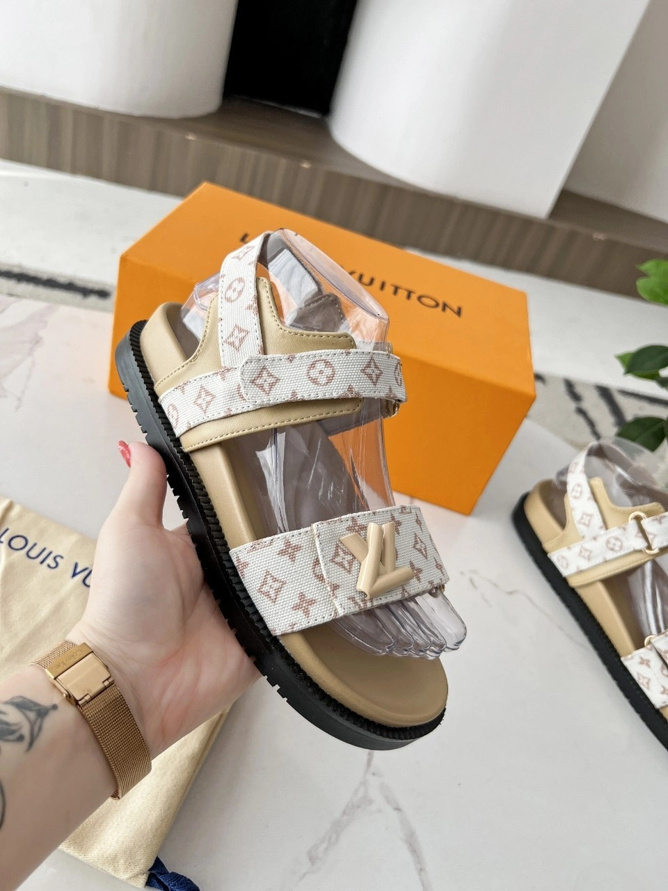 8V 1ADBQ1 Waterproof：4CM Calfskin sheepskin item:DT-X000L1901