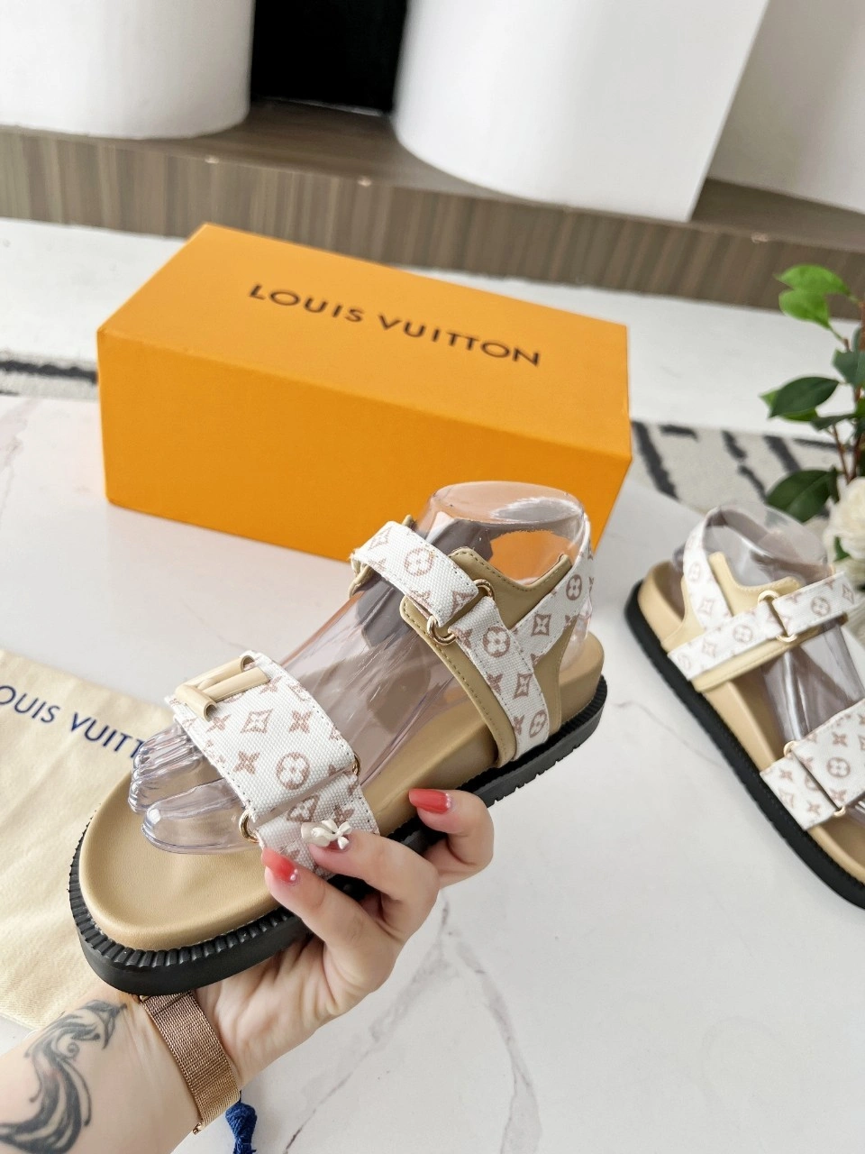 8V 1ADBQ1 Waterproof：4CM Calfskin sheepskin item:DT-X000L1901