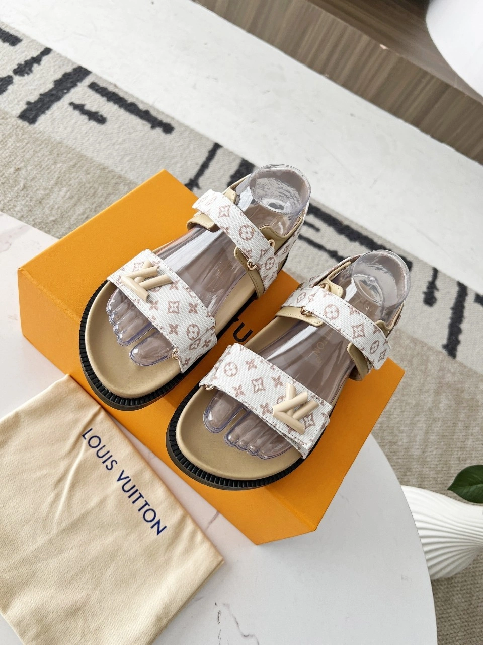 8V 1ADBQ1 Waterproof：4CM Calfskin sheepskin item:DT-X000L1901
