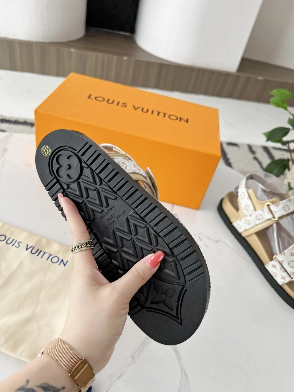 8V 1ADBQ1 Waterproof：4CM Calfskin sheepskin item:DT-X000L1901