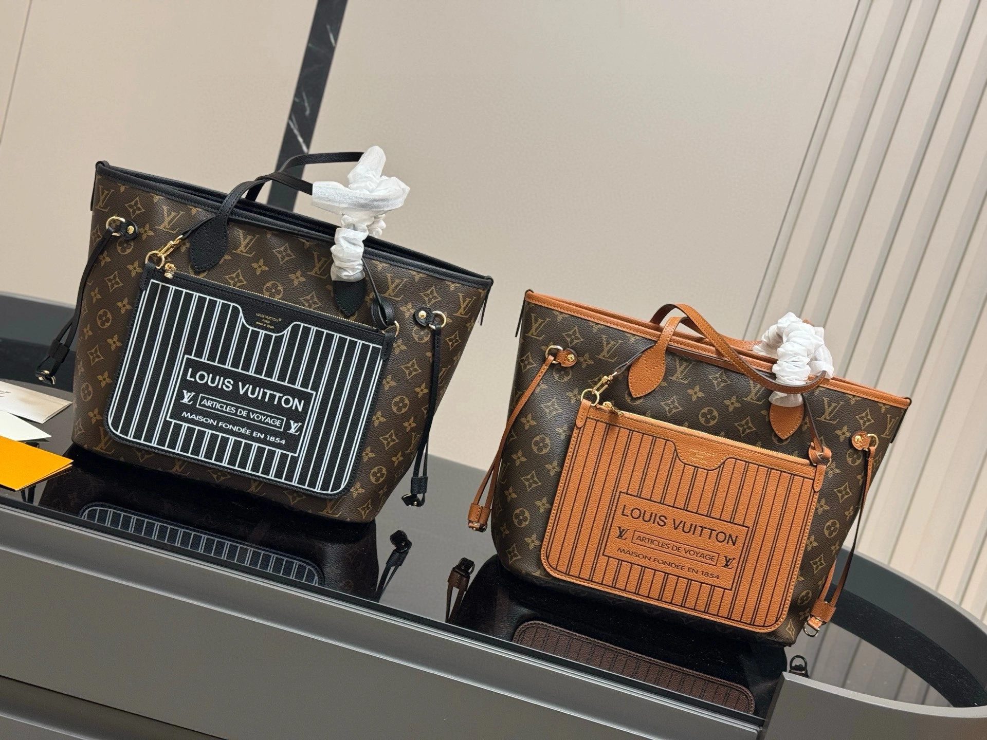 8V M11946 M12061 Neverfull 2colour item:ET-B264I2415