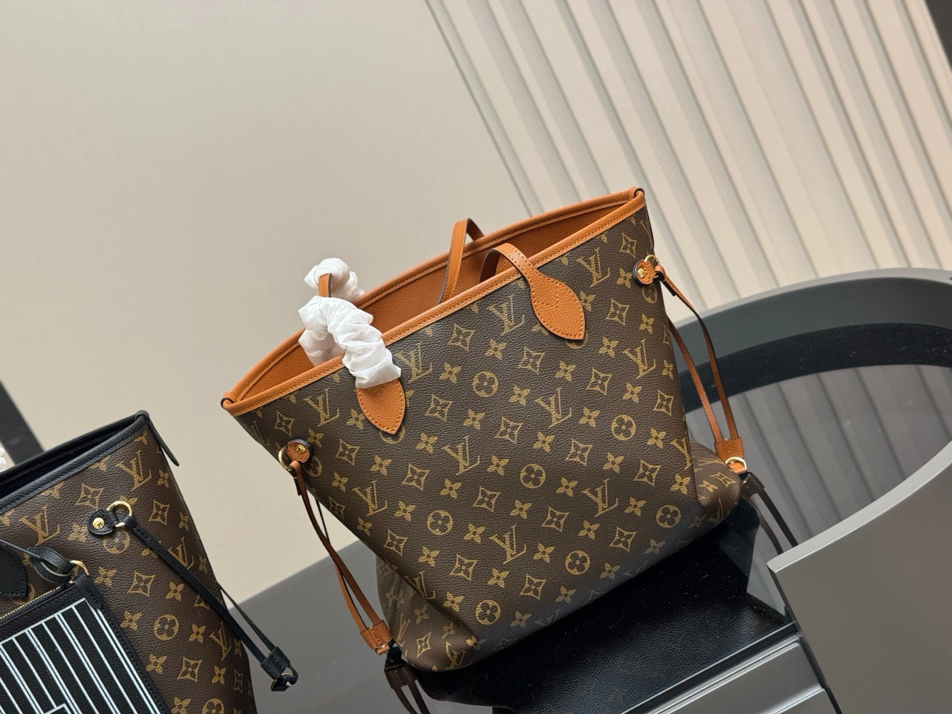 8V M11946 M12061 Neverfull 2colour item:ET-B264I2415