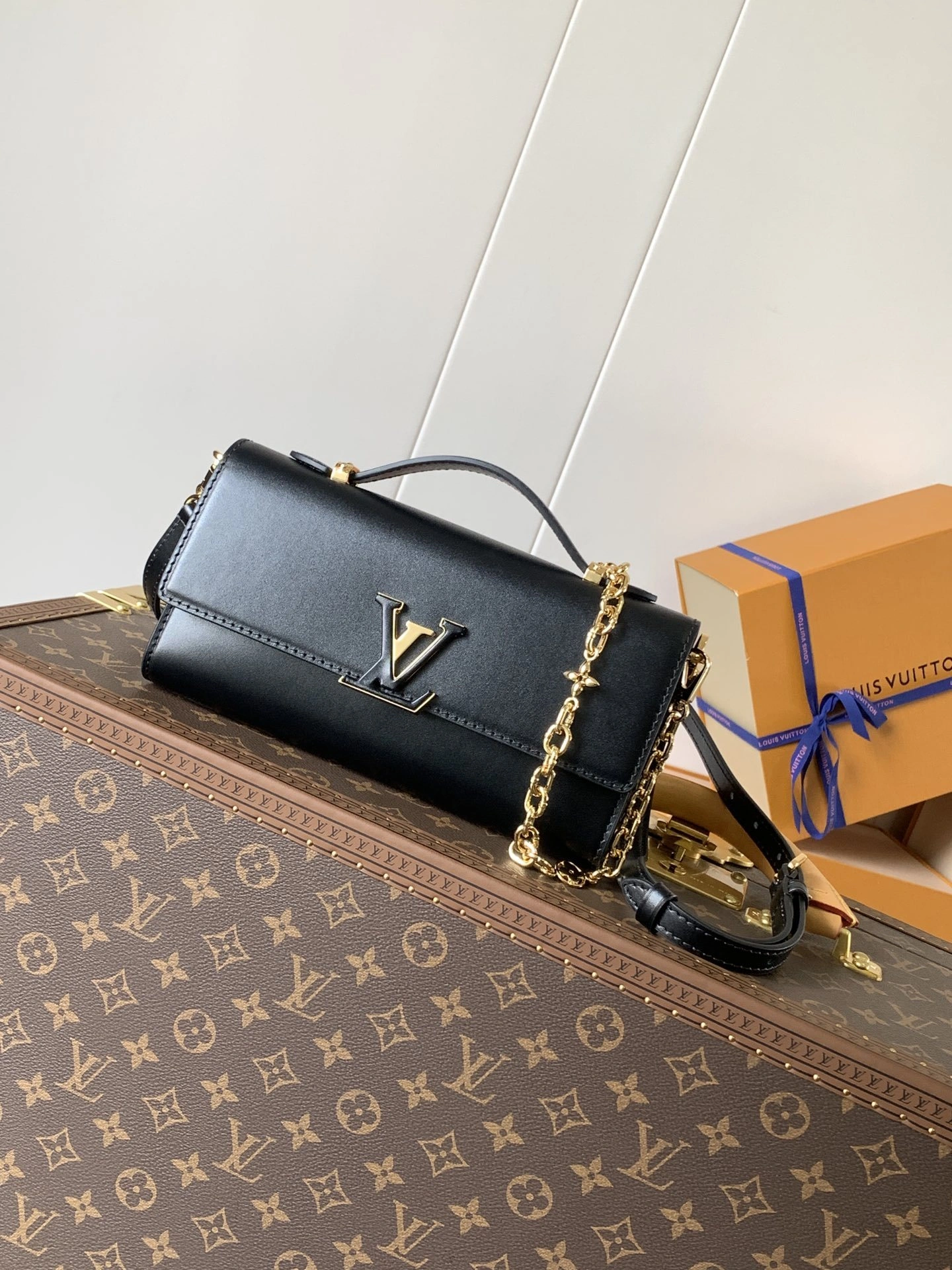 MOMO--8V M12143 high quality version Wallet On Chain Capucines cowhide item:F-B000A1417