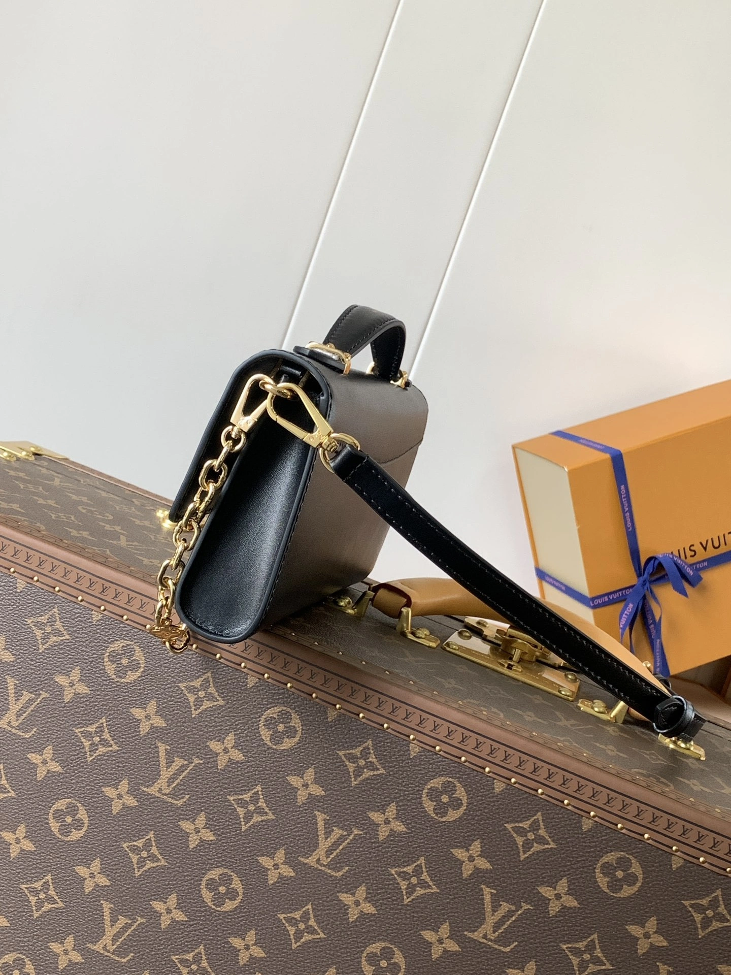 MOMO--8V M12143 high quality version Wallet On Chain Capucines cowhide item:F-B000A1417