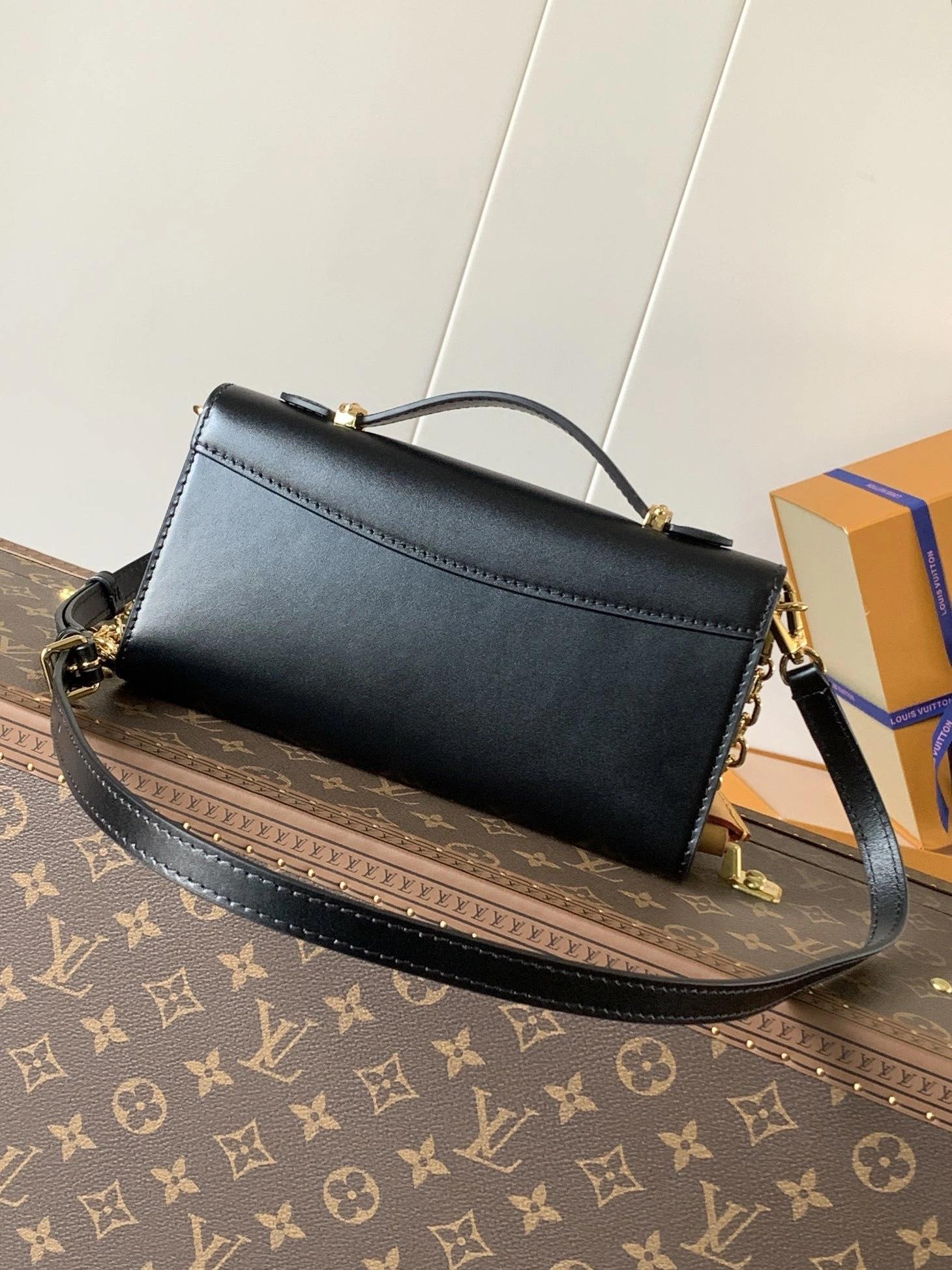 MOMO--8V M12143 high quality version Wallet On Chain Capucines cowhide item:F-B000A1417