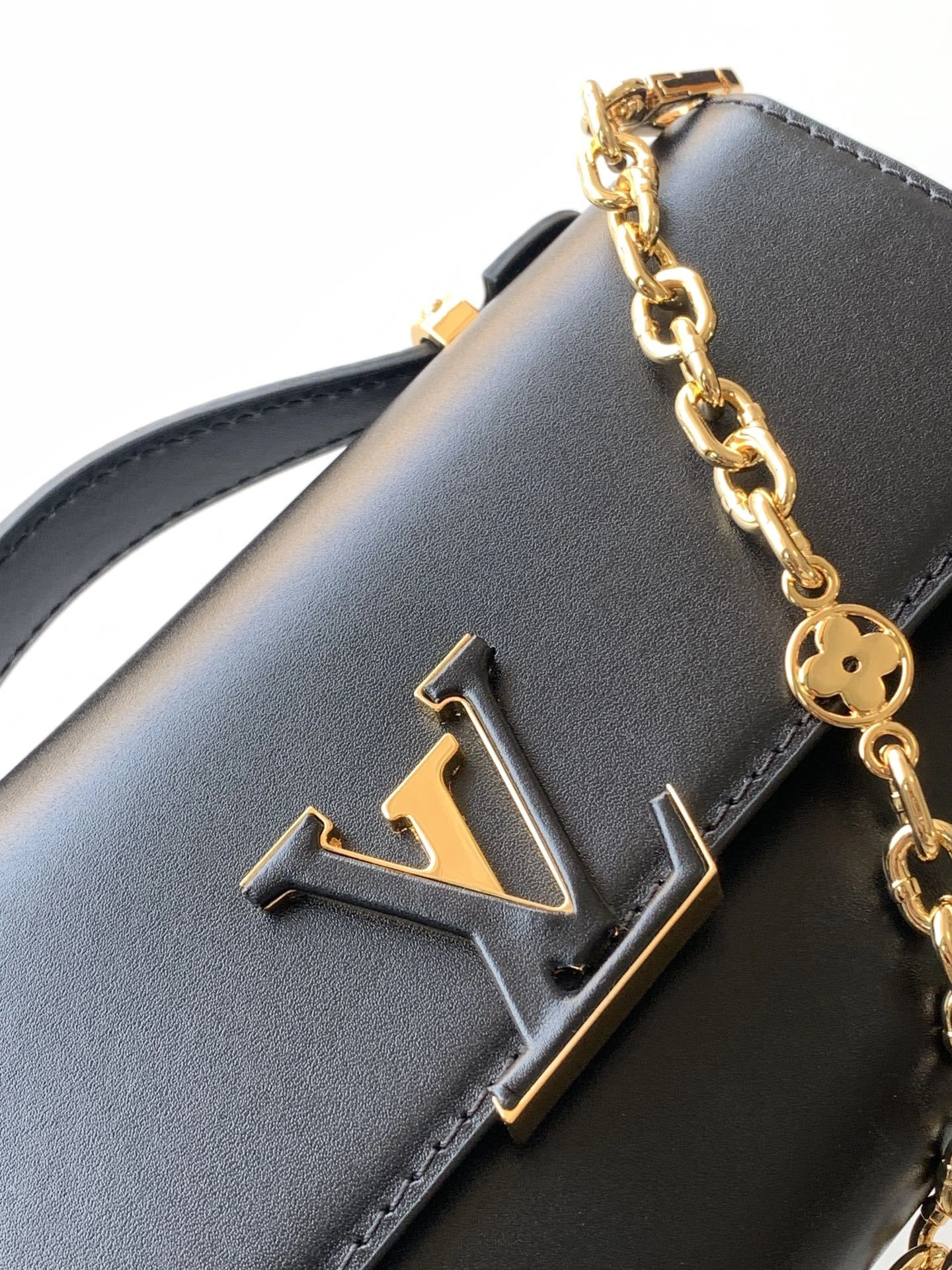 MOMO--8V M12143 high quality version Wallet On Chain Capucines cowhide item:F-B000A1417