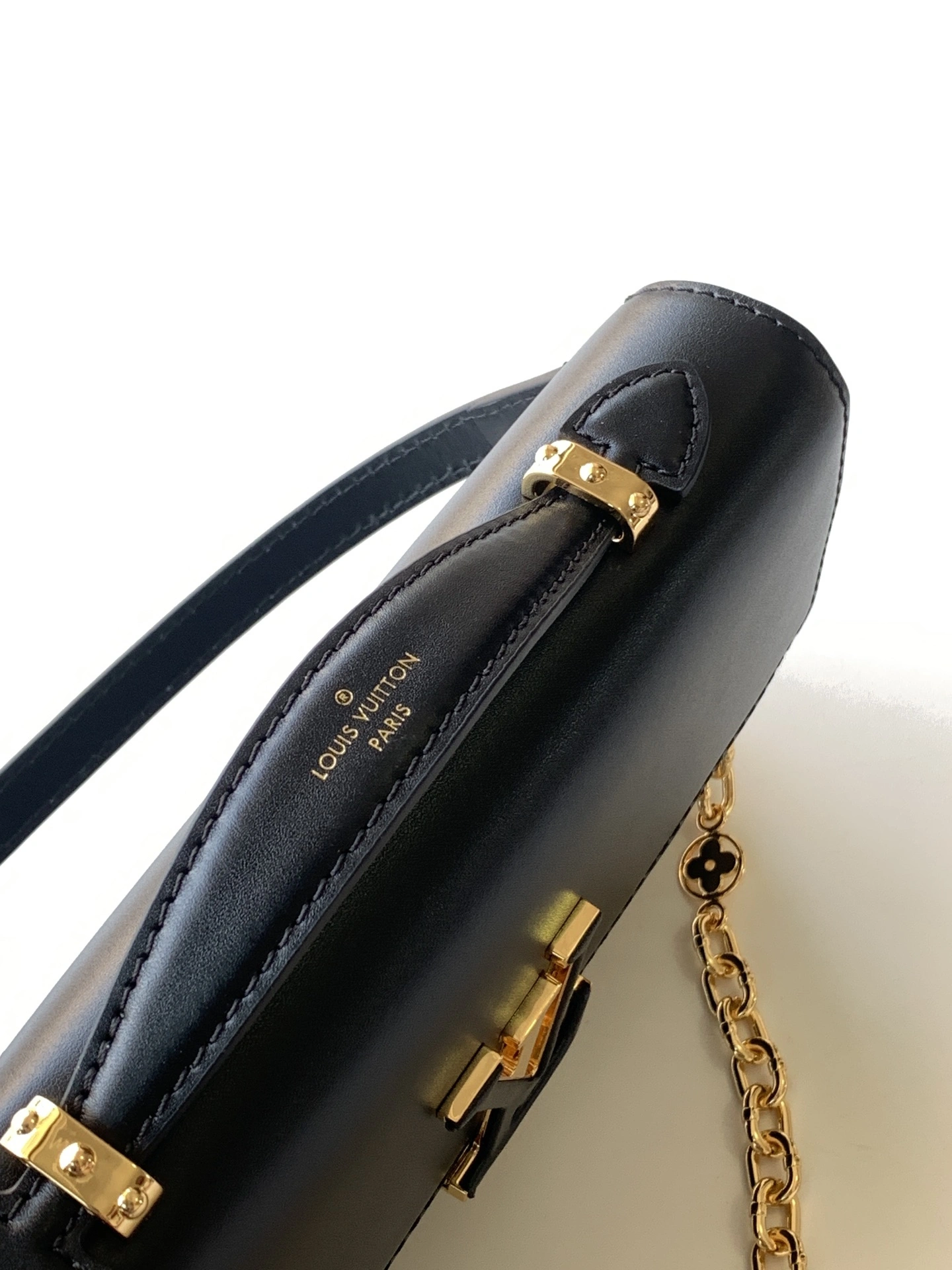 MOMO--8V M12143 high quality version Wallet On Chain Capucines cowhide item:F-B000A1417