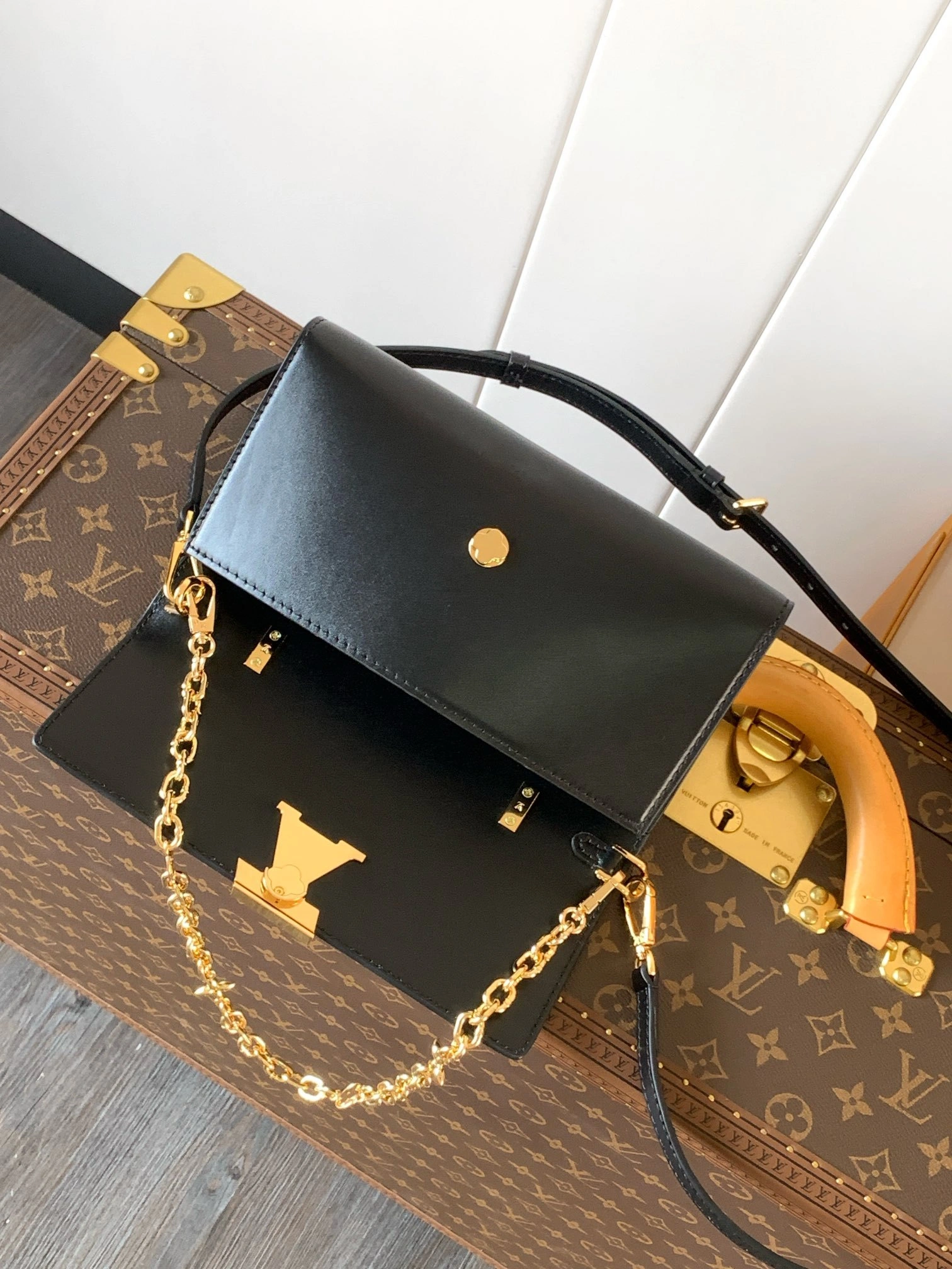 MOMO--8V M12143 high quality version Wallet On Chain Capucines cowhide item:F-B000A1417