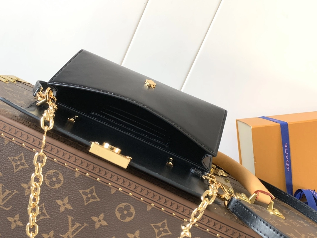 MOMO--8V M12143 high quality version Wallet On Chain Capucines cowhide item:F-B000A1417