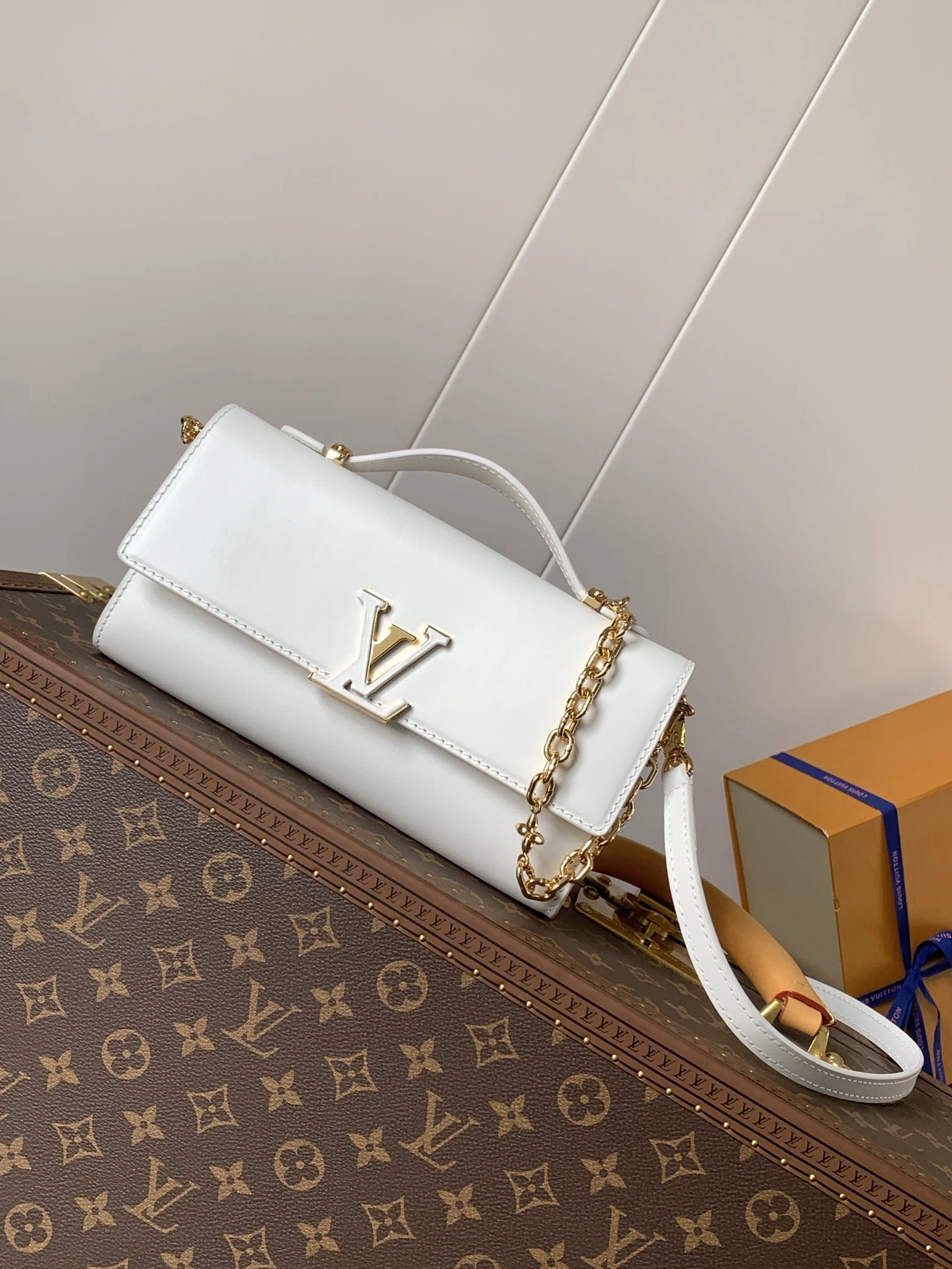 MOMO--8V M12265 high quality version Wallet On Chain Capucines cowhide item:F-B000A1449