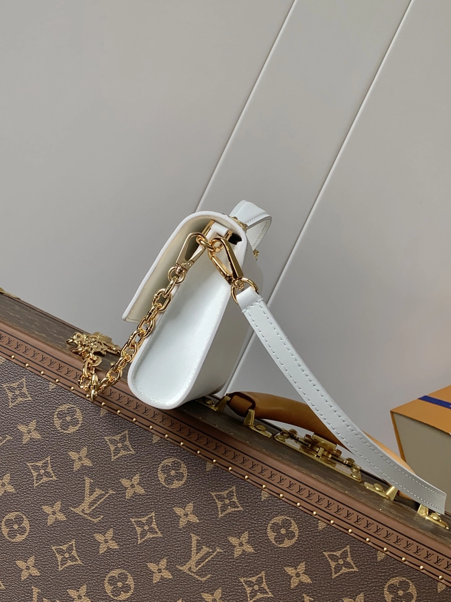 MOMO--8V M12265 high quality version Wallet On Chain Capucines cowhide item:F-B000A1449