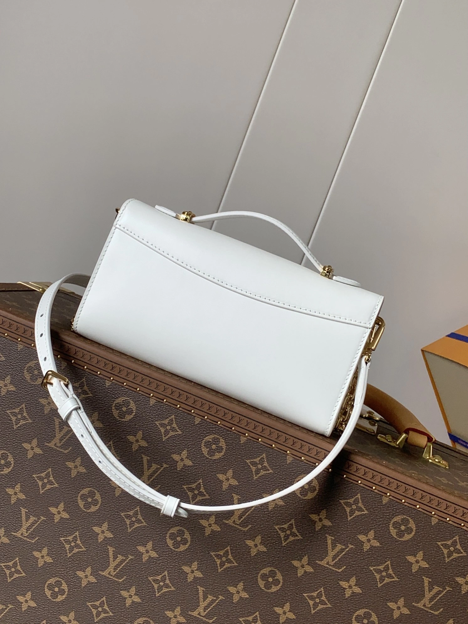 MOMO--8V M12265 high quality version Wallet On Chain Capucines cowhide item:F-B000A1449