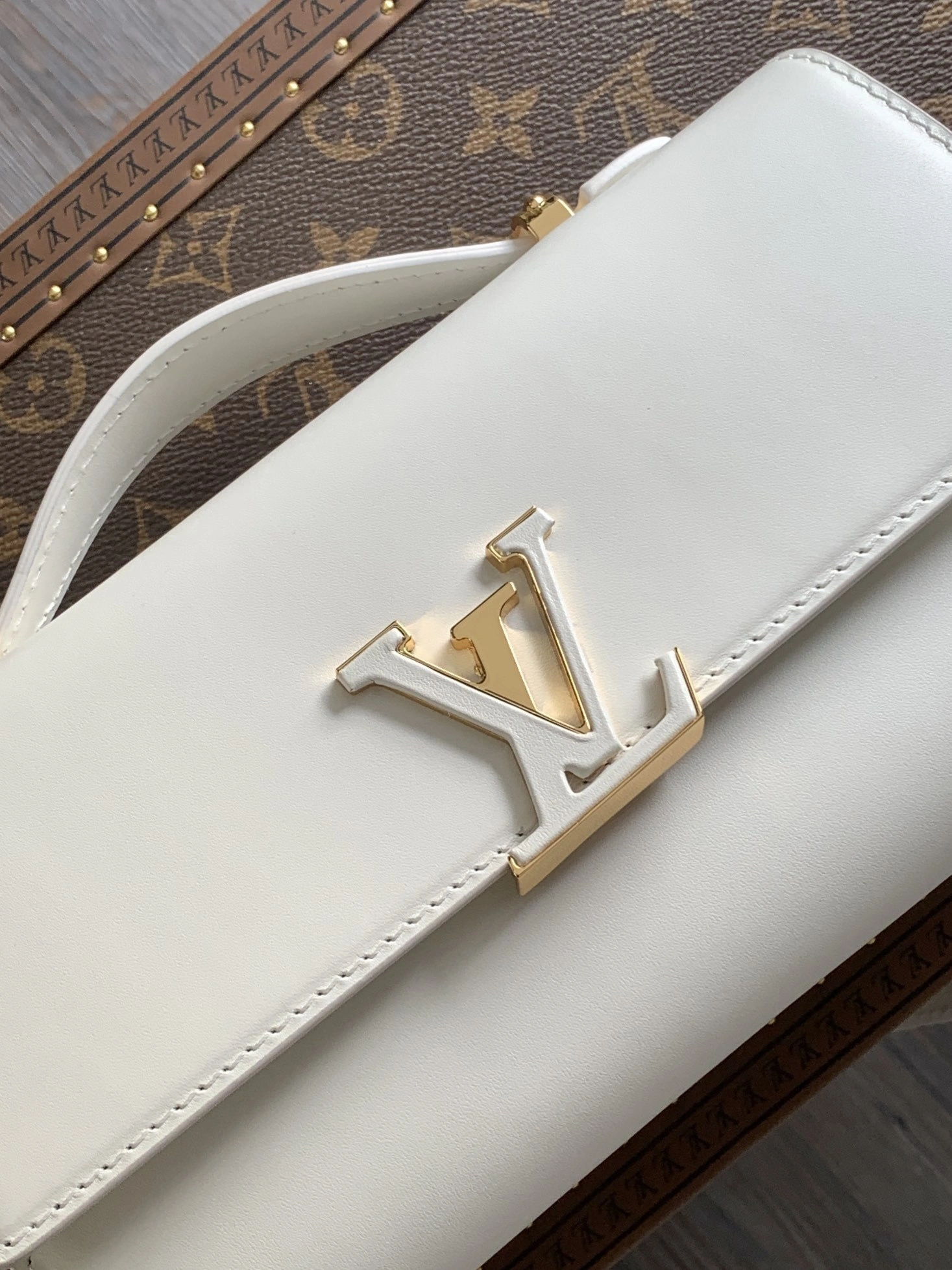 MOMO--8V M12265 high quality version Wallet On Chain Capucines cowhide item:F-B000A1449