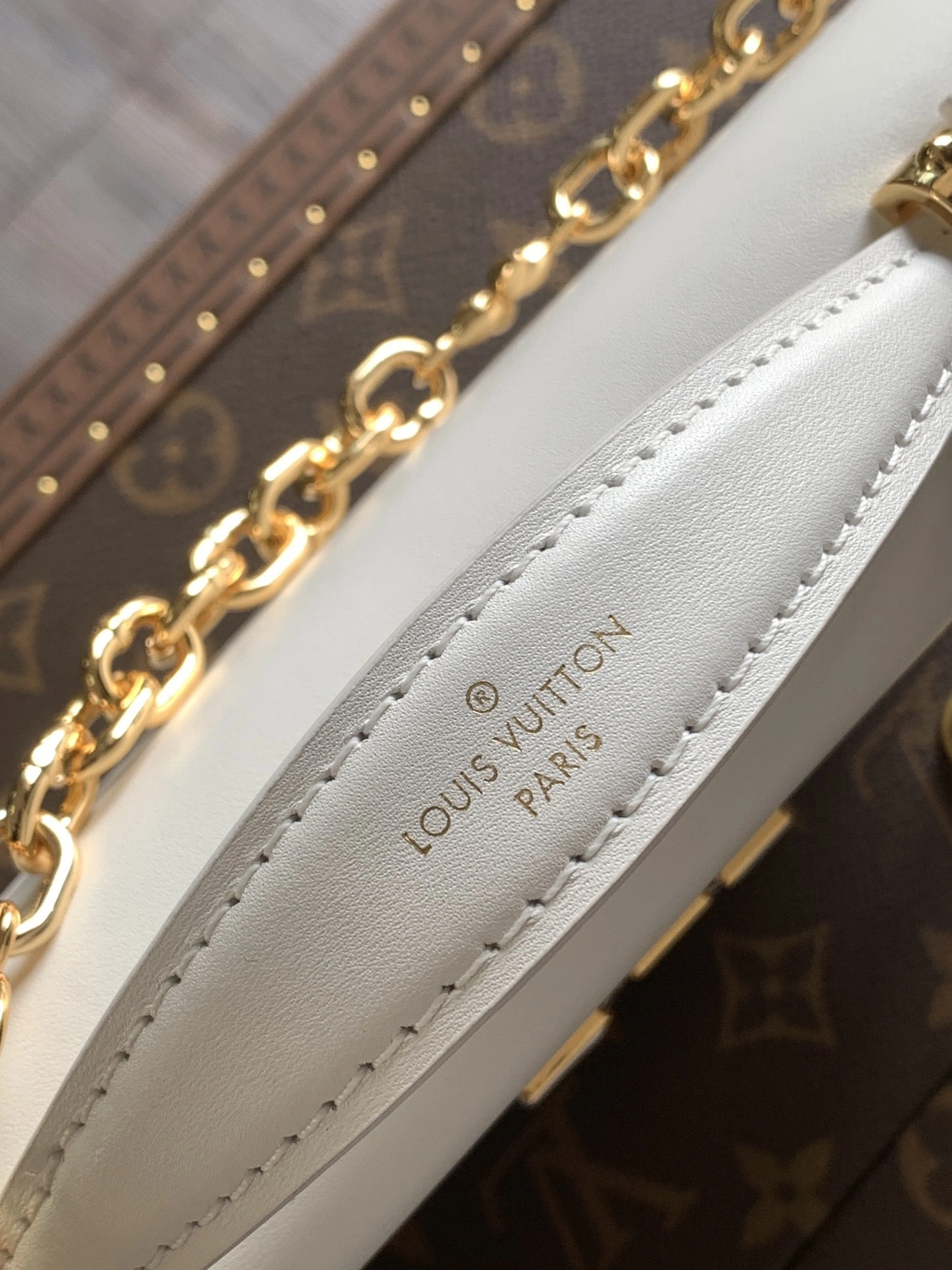 MOMO--8V M12265 high quality version Wallet On Chain Capucines cowhide item:F-B000A1449