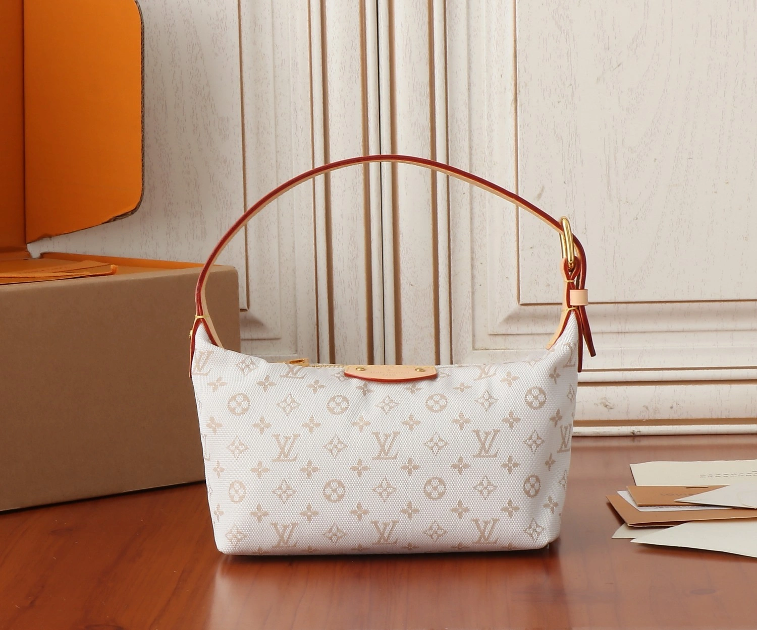 8V M12433 Hills Pochette item:DT-B000J0804