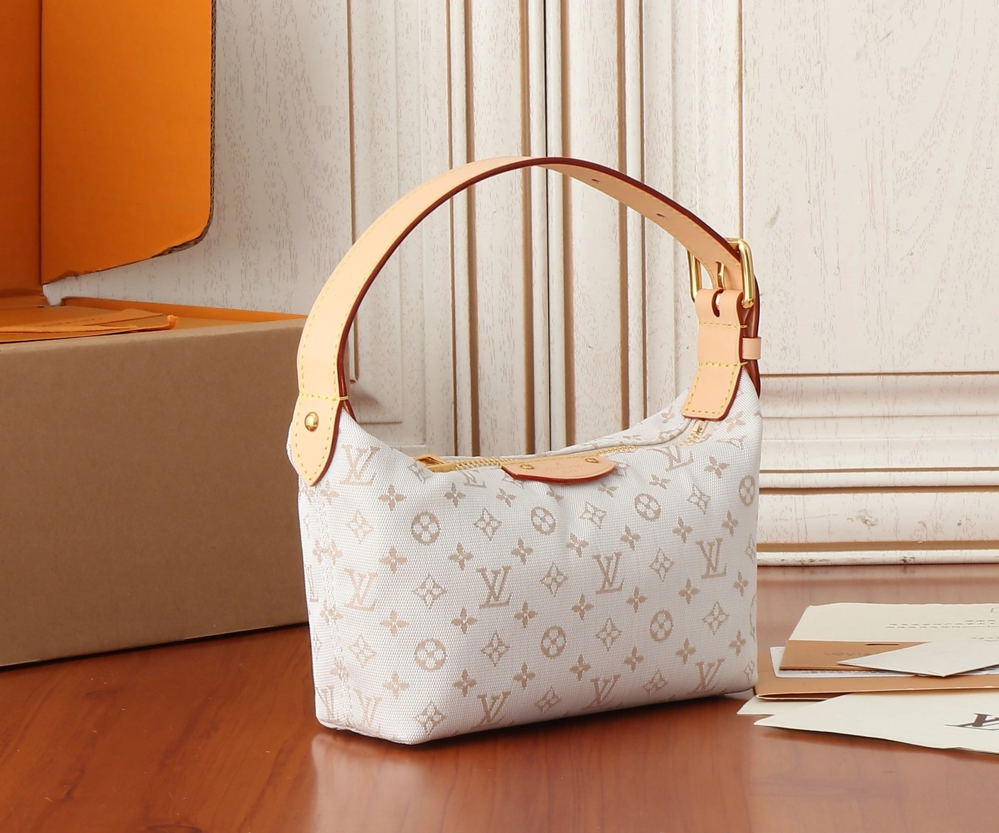 8V M12433 Hills Pochette item:DT-B000J0804