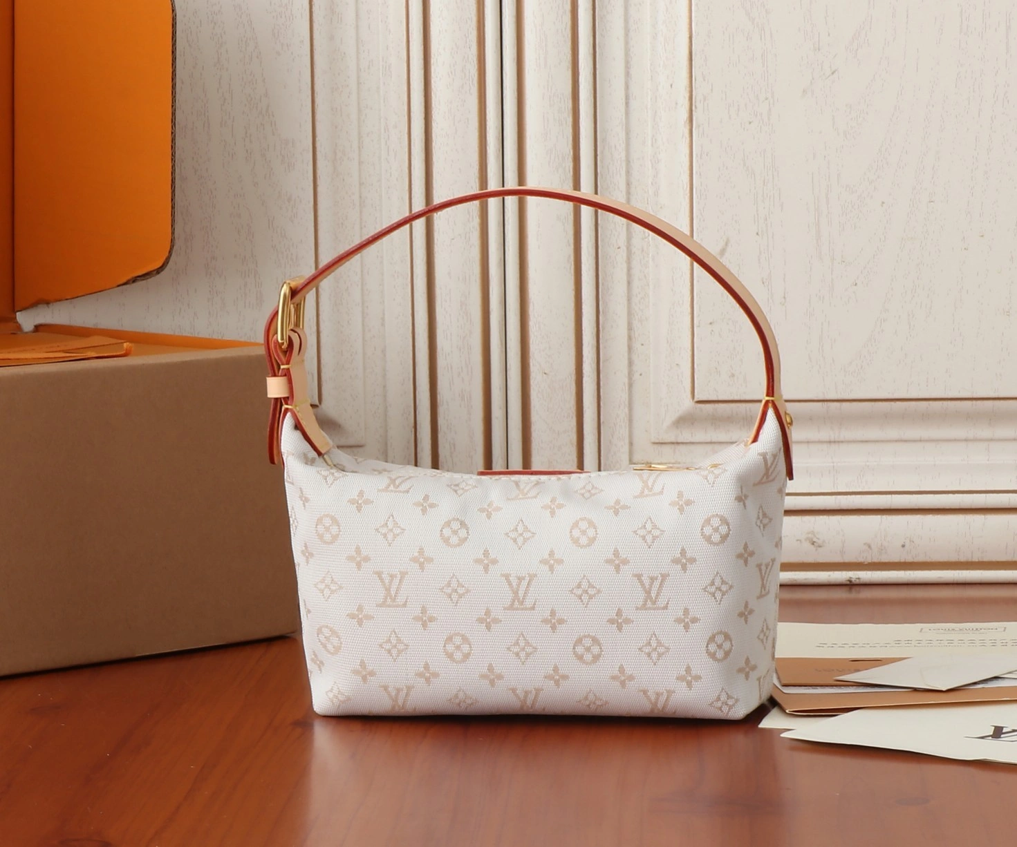 8V M12433 Hills Pochette item:DT-B000J0804