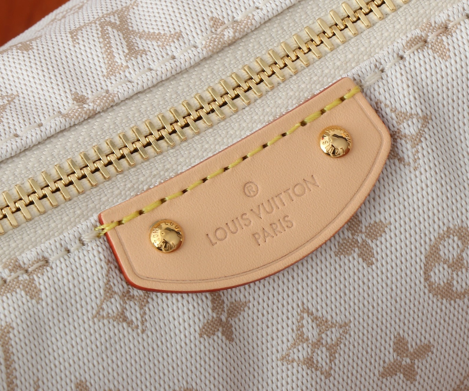 8V M12433 Hills Pochette item:DT-B000J0804