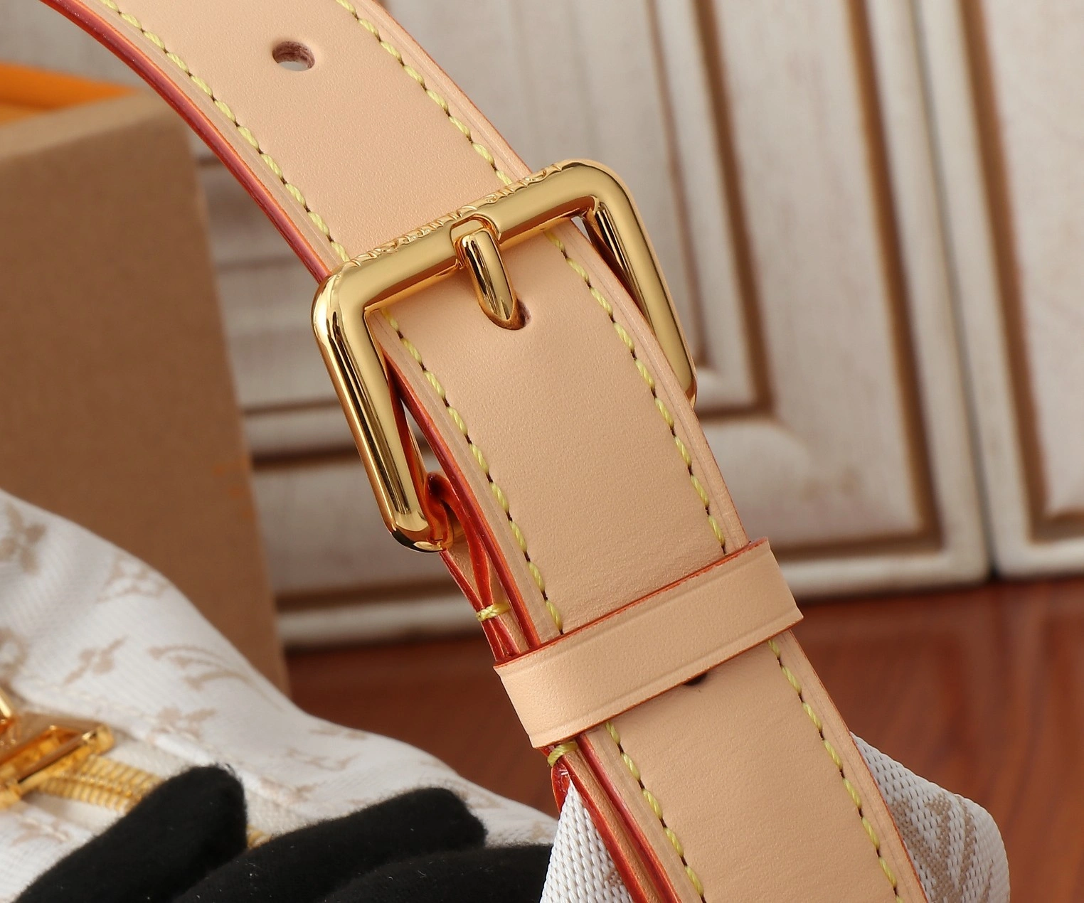 8V M12433 Hills Pochette item:DT-B000J0804