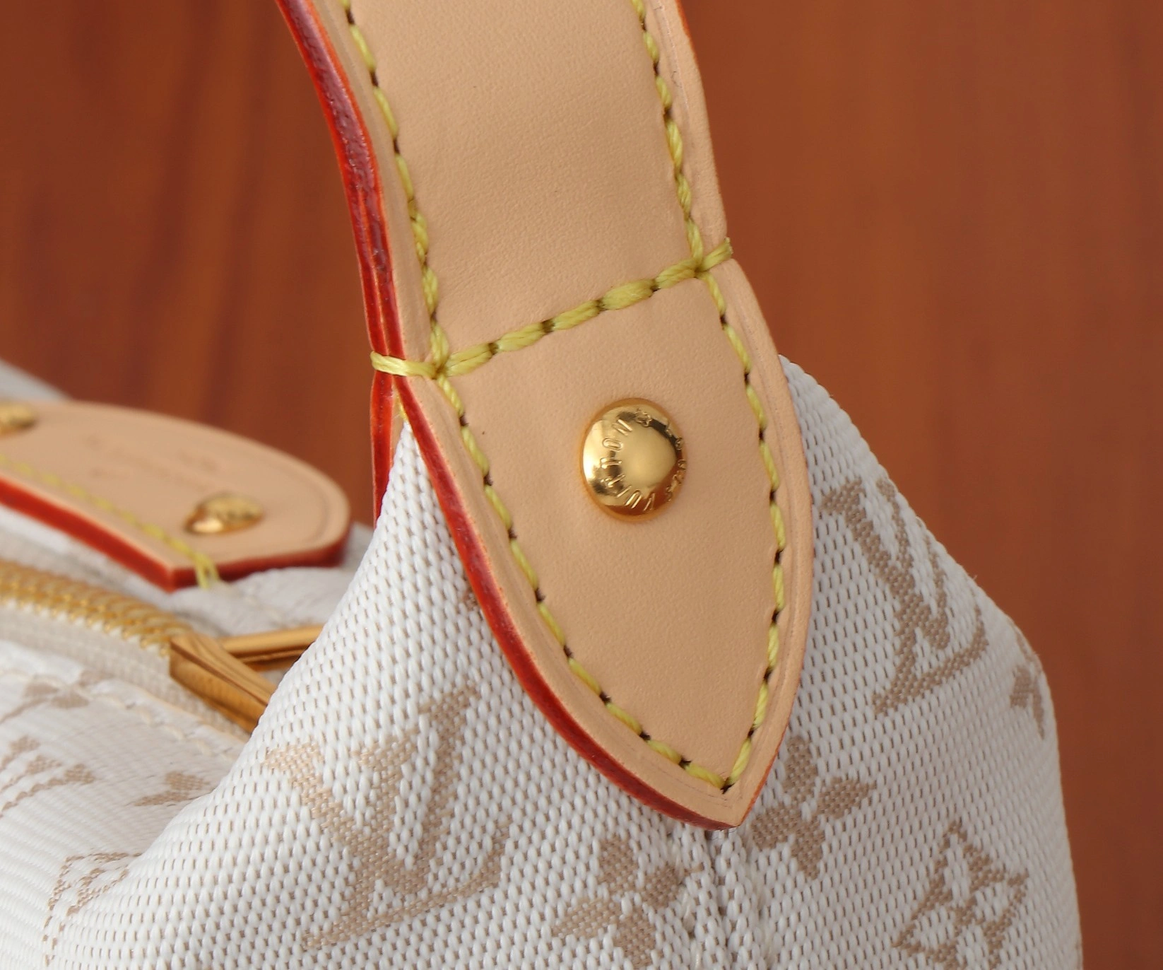 8V M12433 Hills Pochette item:DT-B000J0804