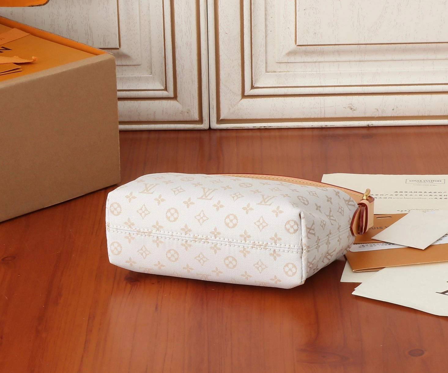 8V M12433 Hills Pochette item:DT-B000J0804