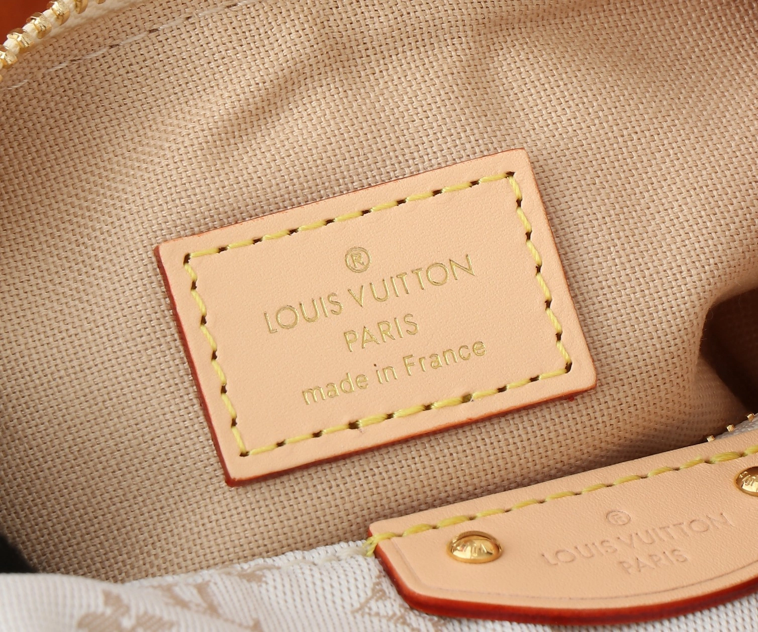 8V M12433 Hills Pochette item:DT-B000J0804