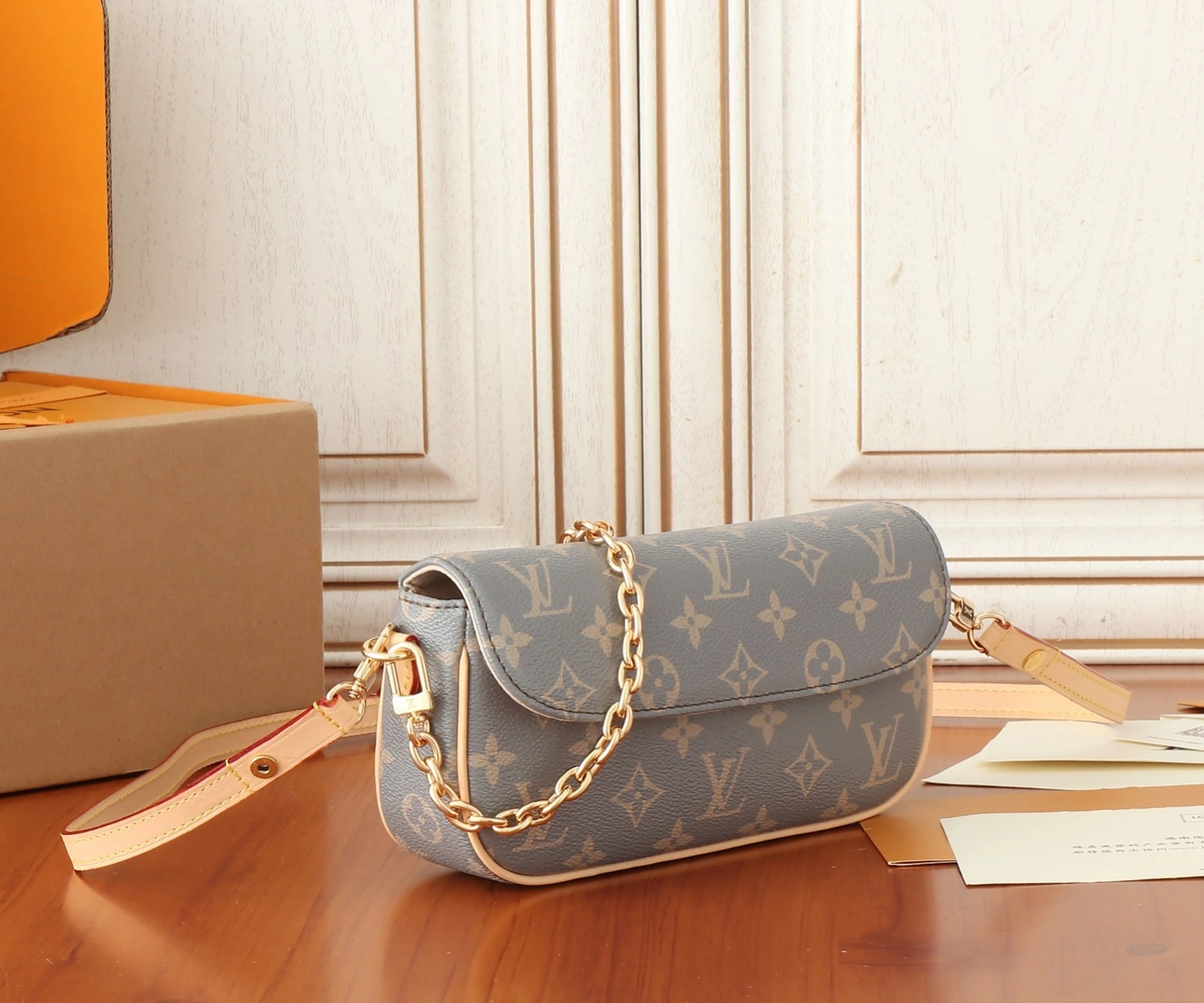 8V M12778 Wallet On Chain Ivy cowhide item:DT-B000J0805