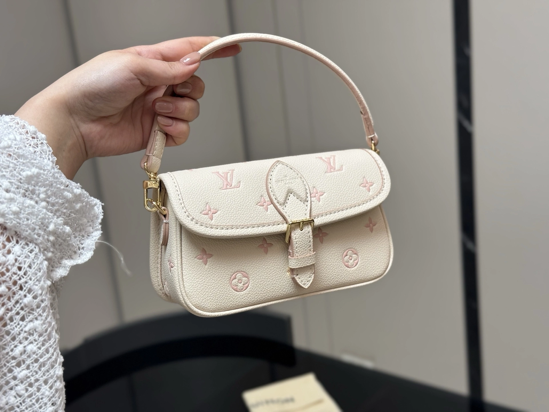 8V M13642 Diane item:ET-B234G3004