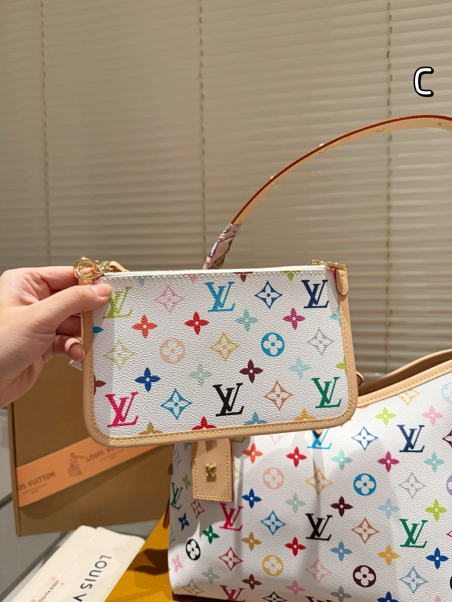 8V M13661 carryall item:ET-B101C1708