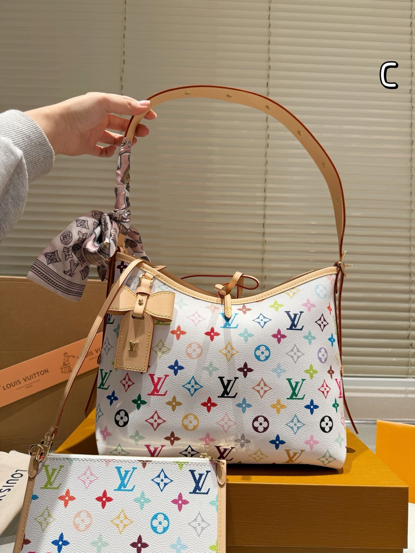 8V M13661 carryall item:ET-B101C1708