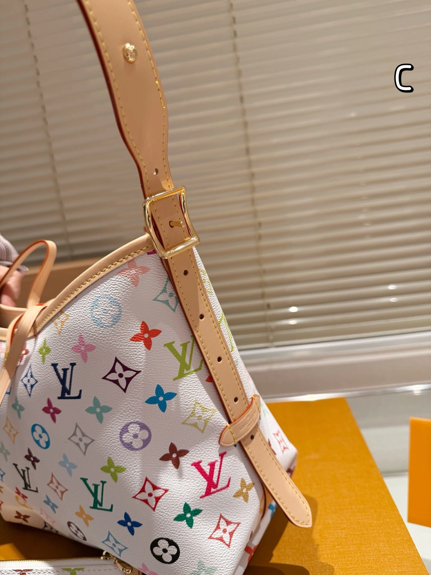 8V M13661 carryall item:ET-B101C1708