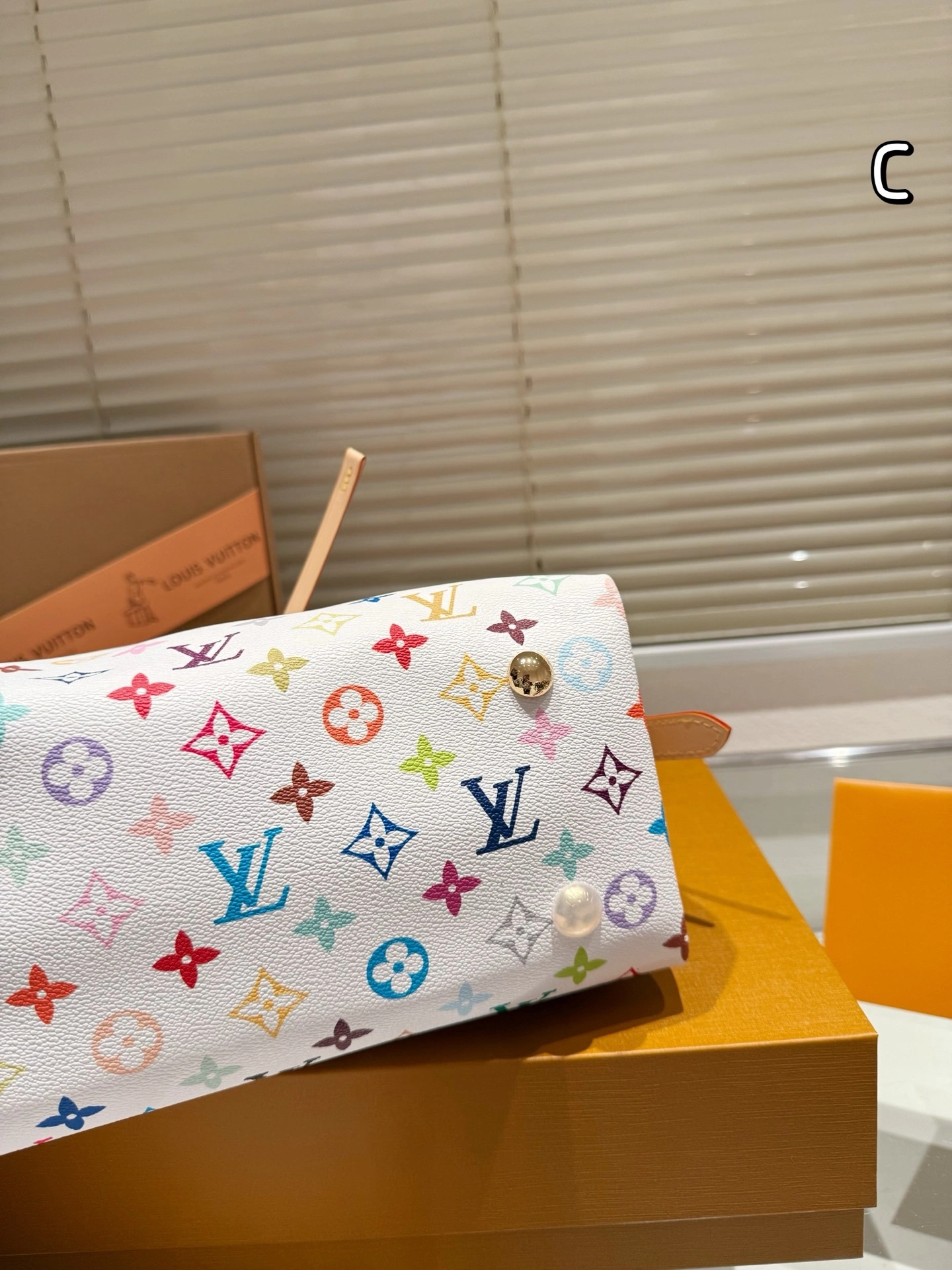 8V M13661 carryall item:ET-B101C1708
