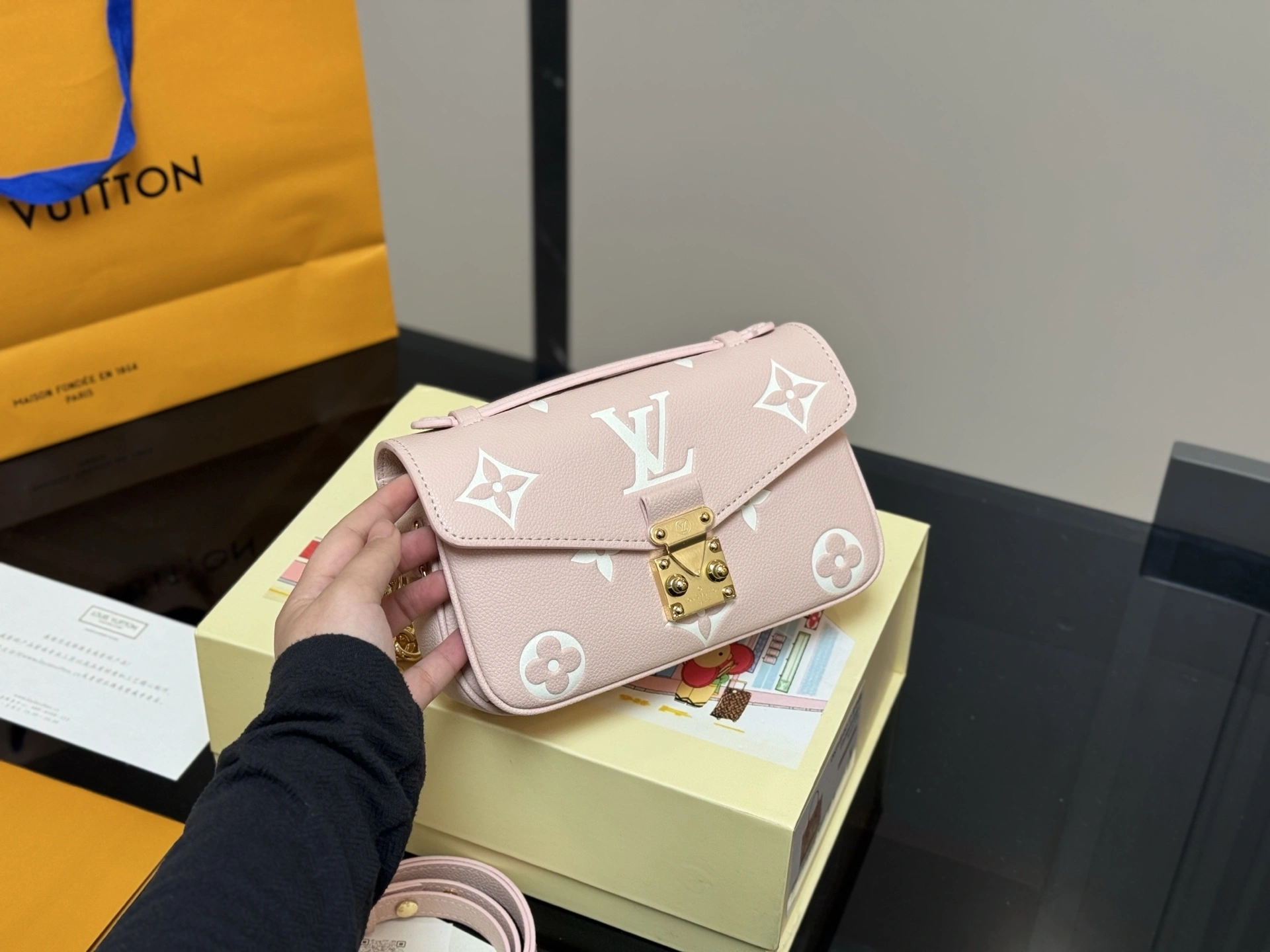 8V M14208 item:ET-B234G3009