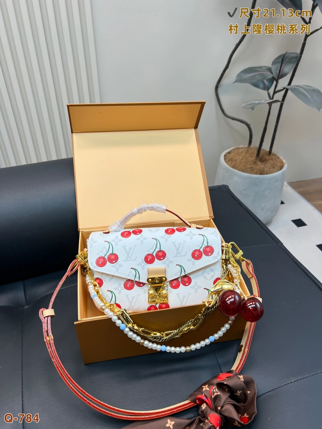 8V M14231 Pochette EW item:ET-B101G1305