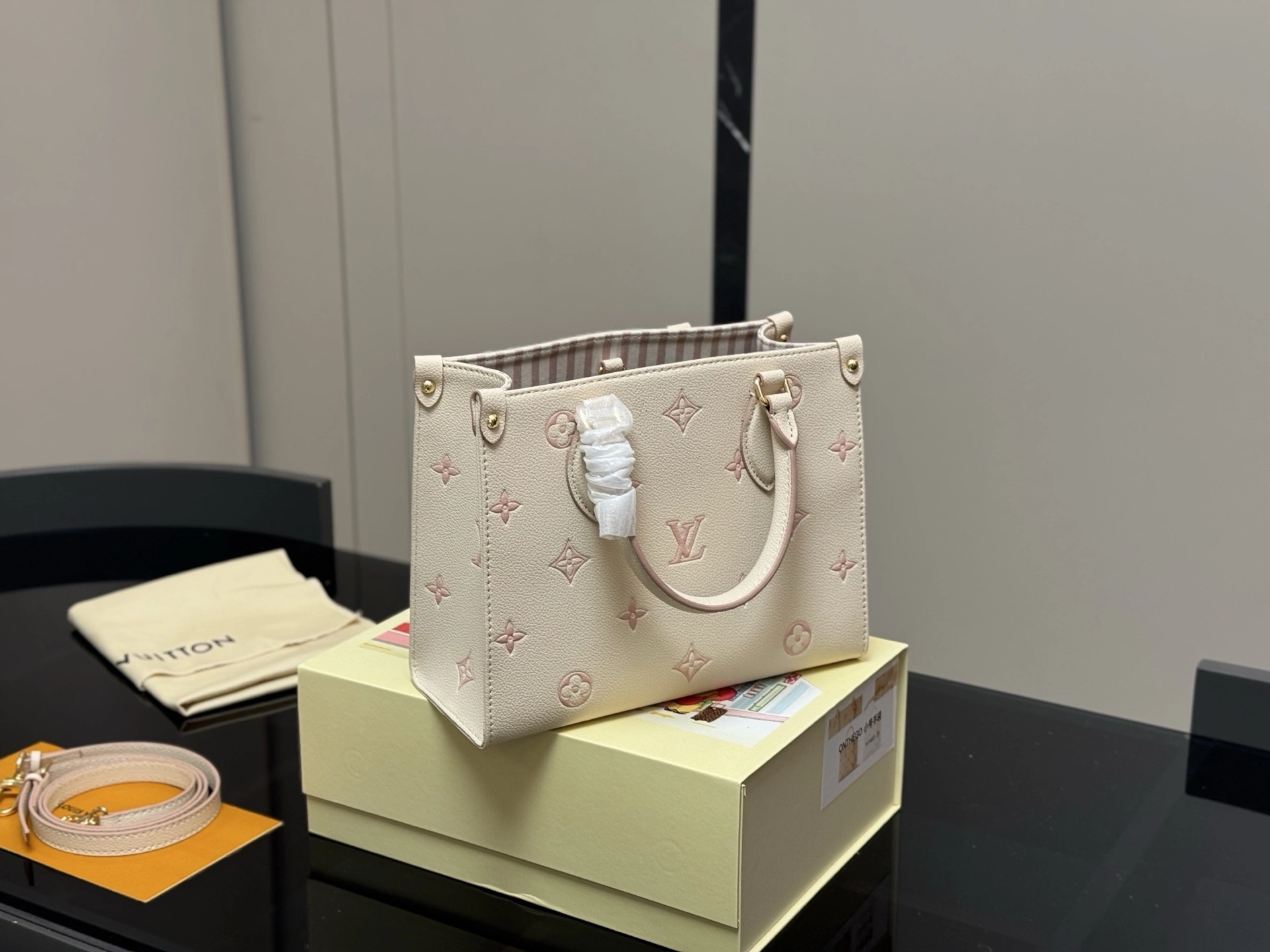 8V M14403 onthego item:ET-B234G3022